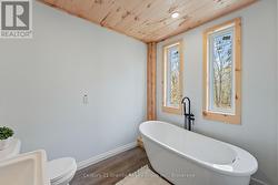 Primary Ensuite 3 PC Bath with Soaker Tub! -