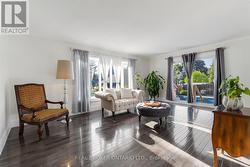 3 large Windos in Living / Dining -