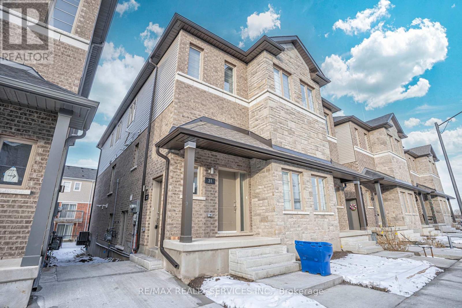32 - 205 West Oak Trail, Kitchener, ON - Outdoor With Facade