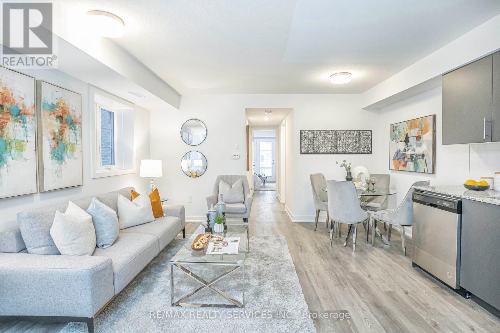 32 - 205 West Oak Trail, Kitchener, ON - Indoor Photo Showing Living Room