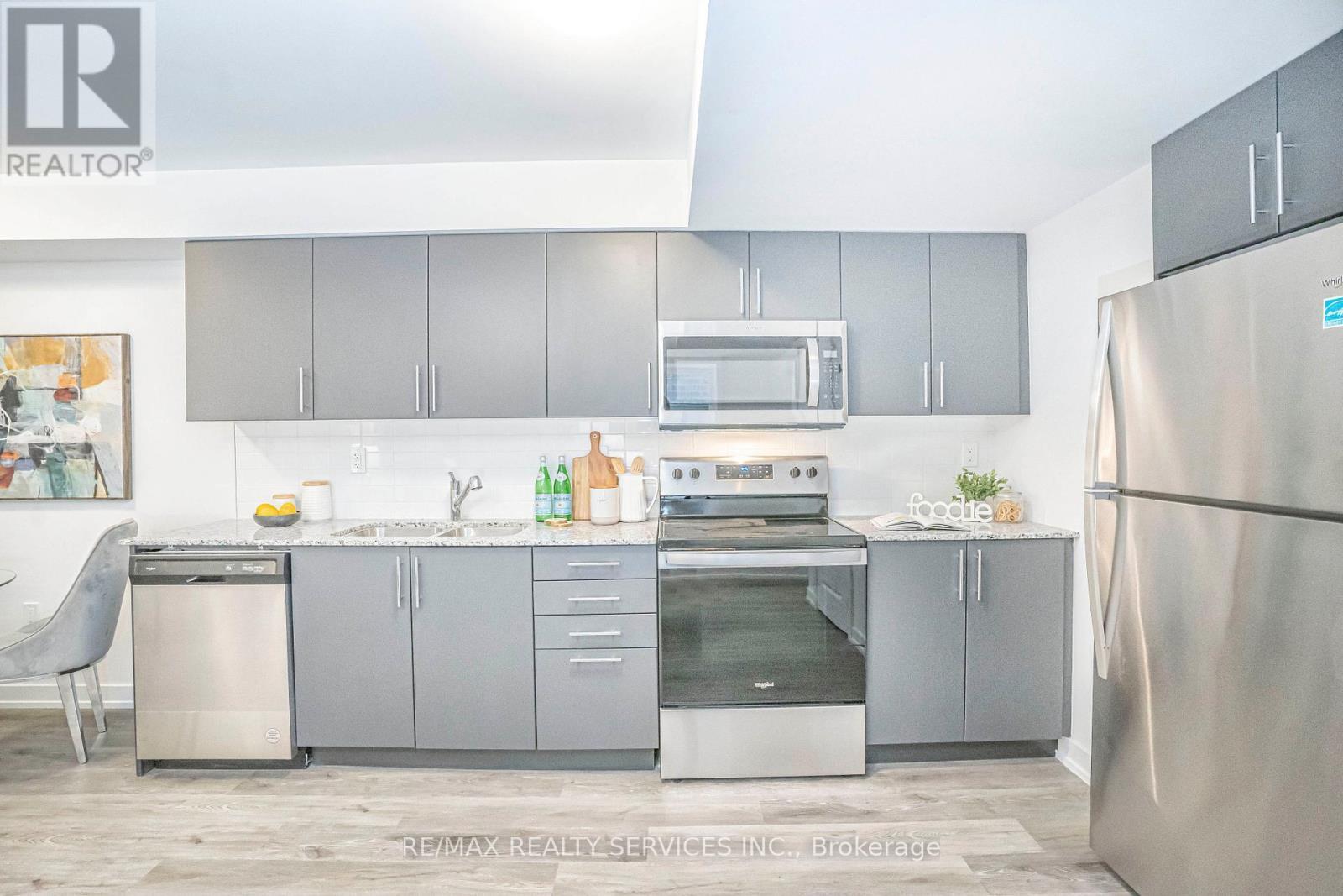 32 - 205 West Oak Trail, Kitchener, ON - Indoor Photo Showing Kitchen With Stainless Steel Kitchen