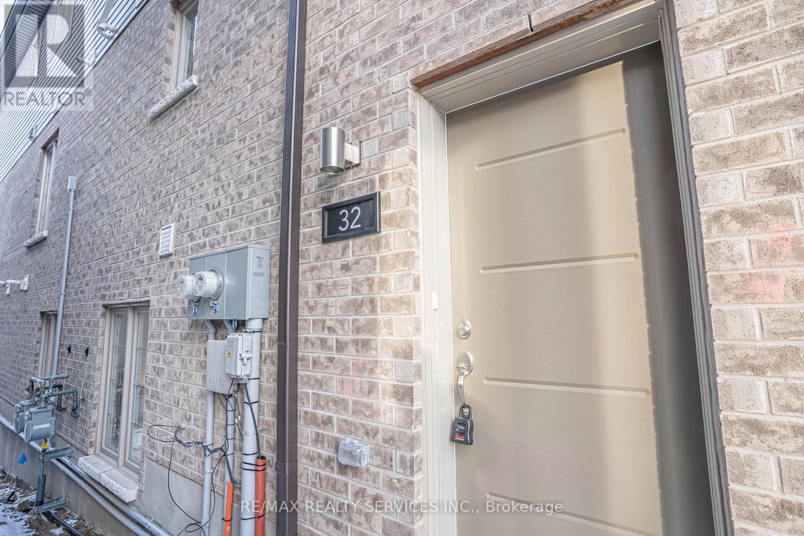 32 - 205 West Oak Trail, Kitchener, ON - Outdoor With Exterior