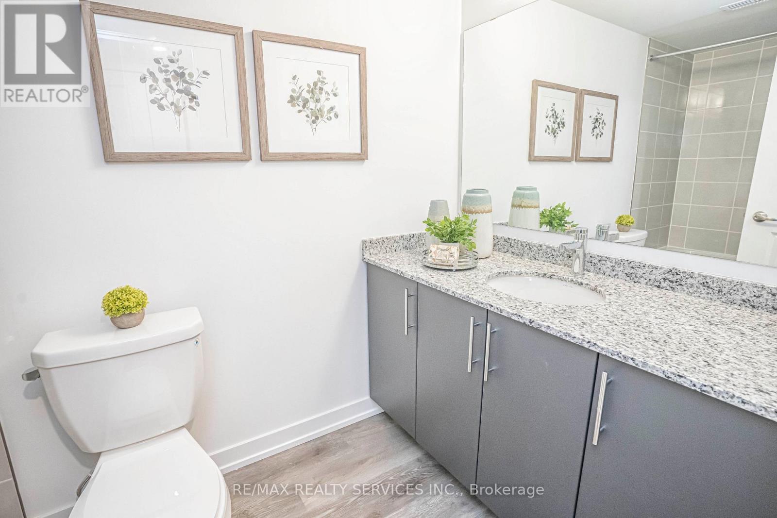 32 - 205 West Oak Trail, Kitchener, ON - Indoor Photo Showing Bathroom