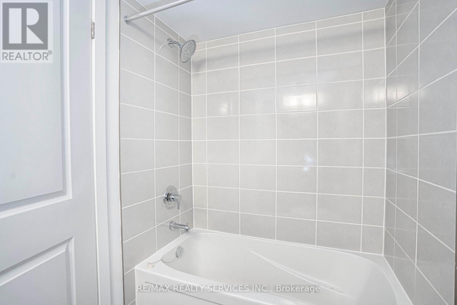 32 - 205 West Oak Trail, Kitchener, ON - Indoor Photo Showing Bathroom