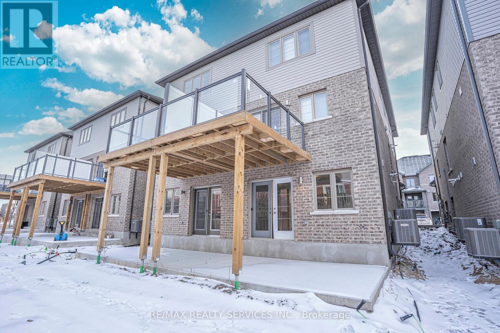 32 - 205 West Oak Trail, Kitchener, ON - Outdoor