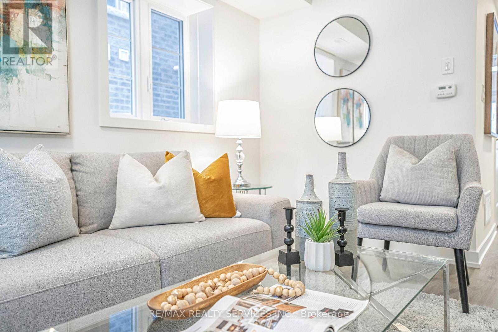 32 - 205 West Oak Trail, Kitchener, ON - Indoor Photo Showing Living Room