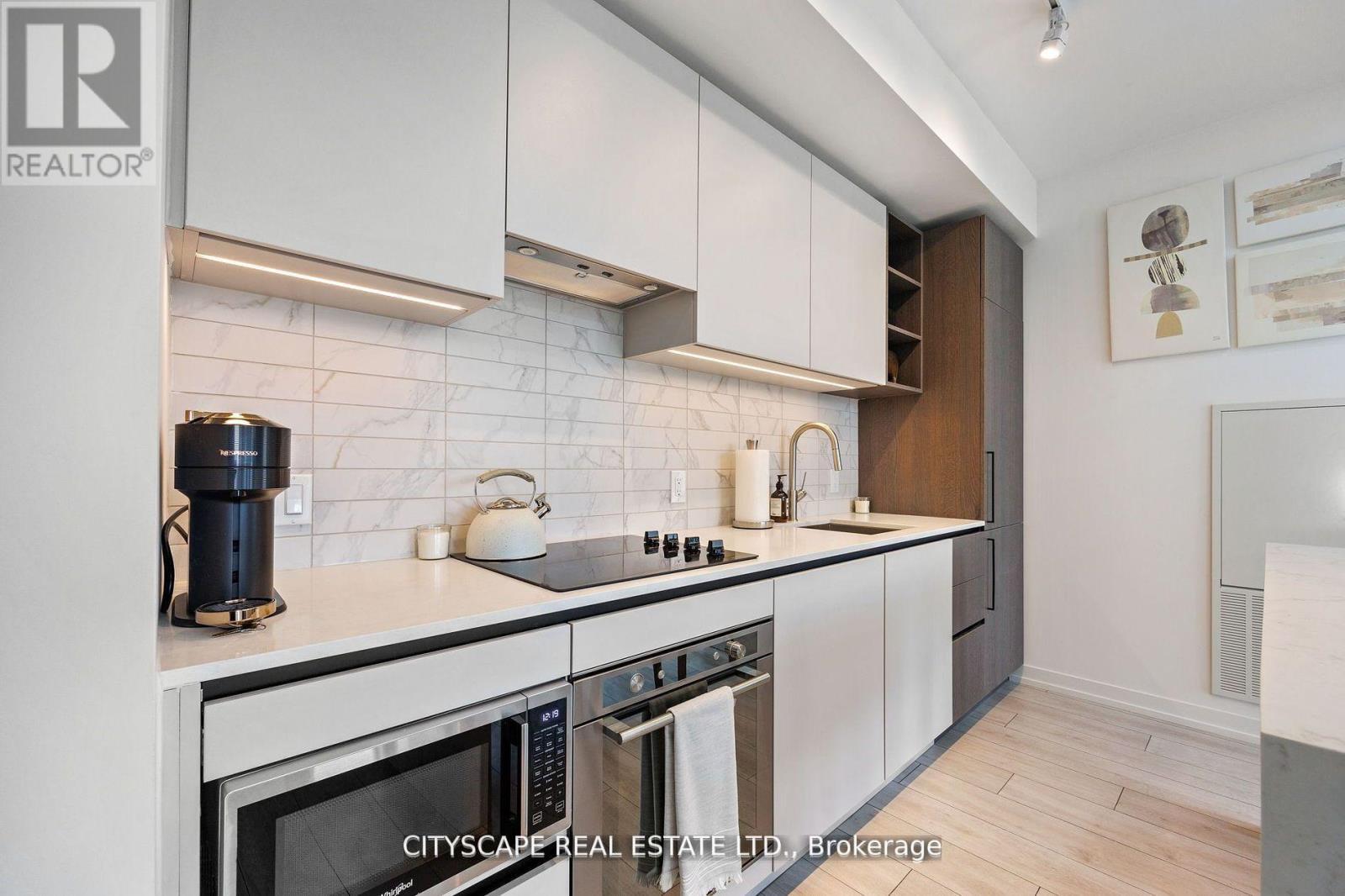 1802 - 55 Mercer Street, Toronto, ON - Indoor Photo Showing Kitchen