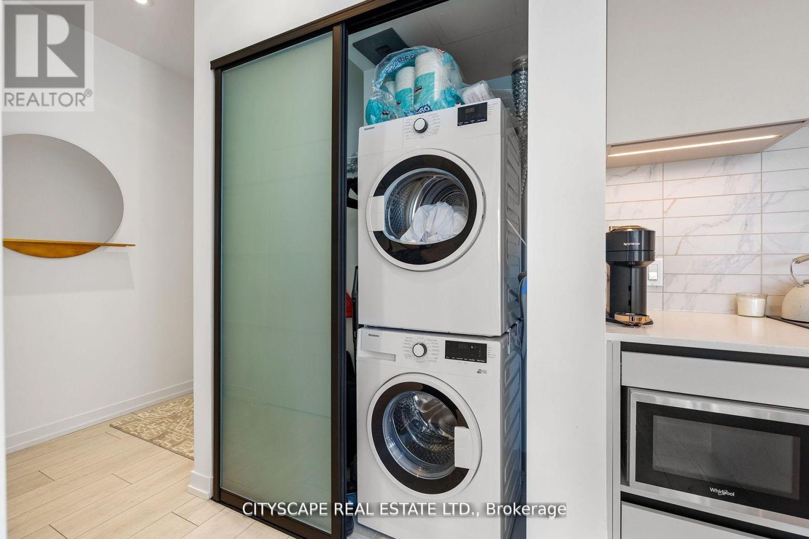 1802 - 55 Mercer Street, Toronto, ON - Indoor Photo Showing Laundry Room