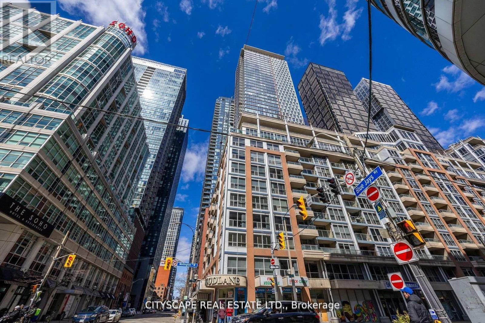 1802 - 55 Mercer Street, Toronto, ON - Indoor With Storage