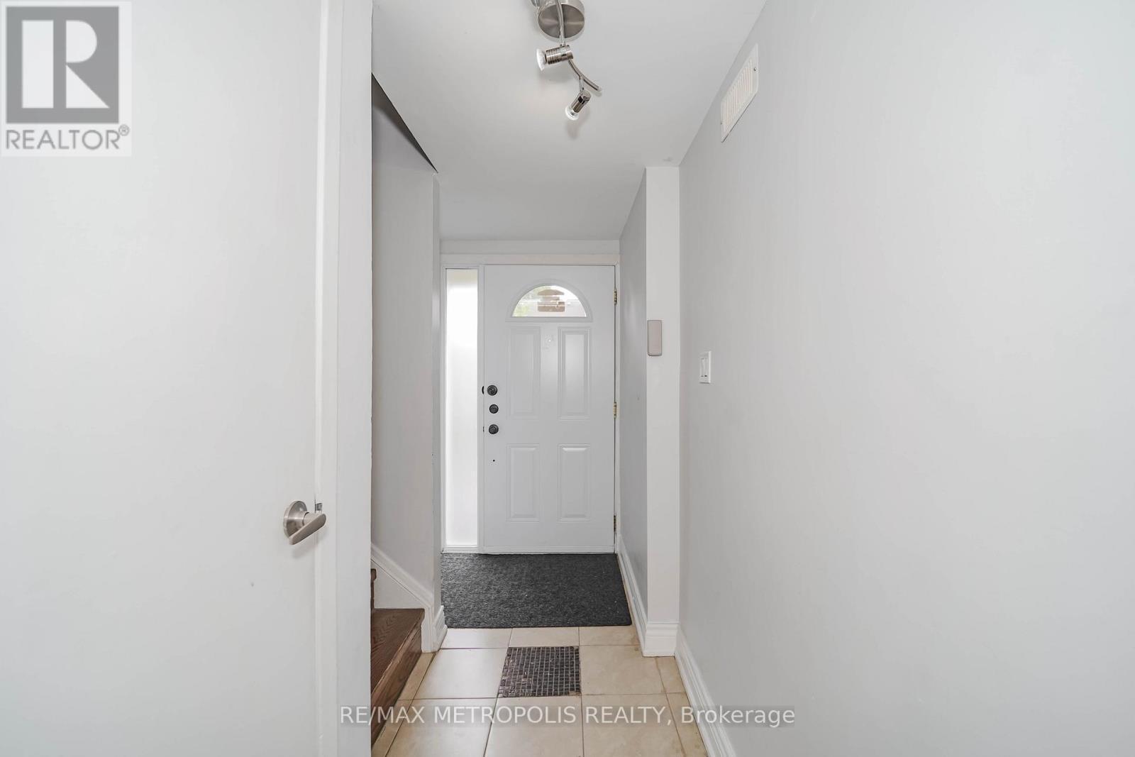 8 - 75 Blackwell Avenue, Toronto, ON - Indoor Photo Showing Other Room