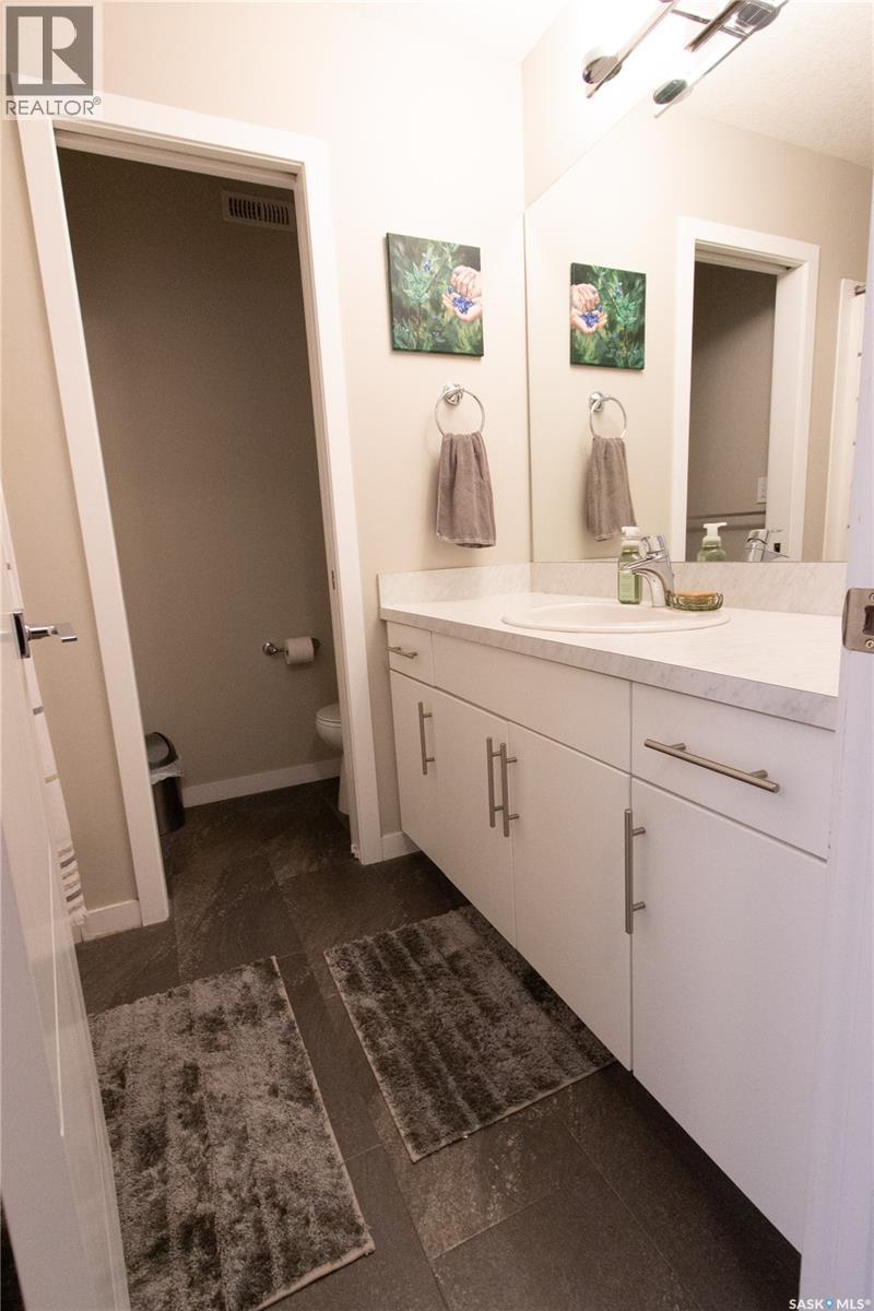 3913 James Hill Road, Regina, SK - Indoor Photo Showing Bathroom
