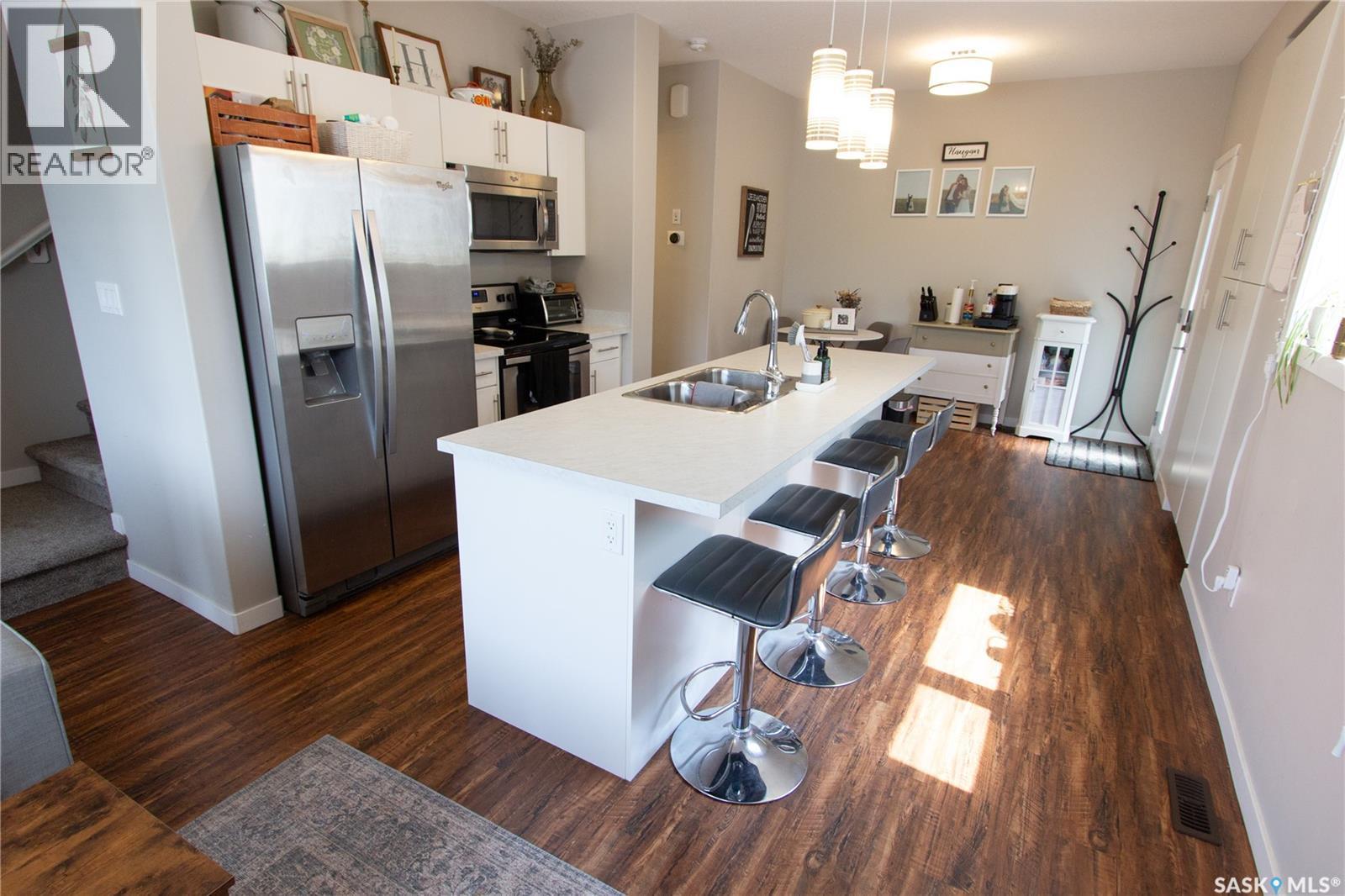 3913 James Hill Road, Regina, SK - Indoor Photo Showing Kitchen With Double Sink