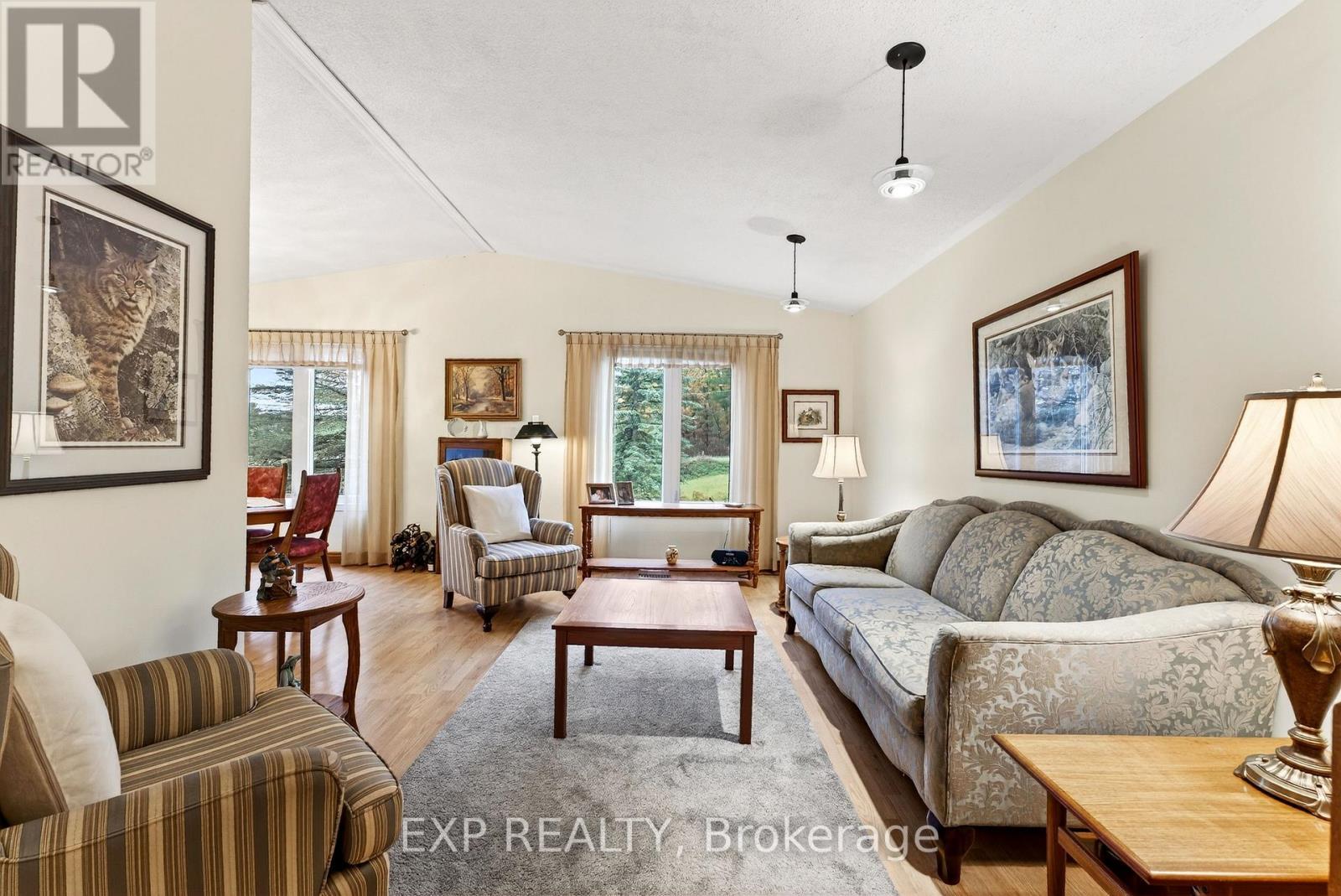 617 Tuftsville Road, Stirling-Rawdon (Rawdon Ward), ON - Indoor Photo Showing Living Room