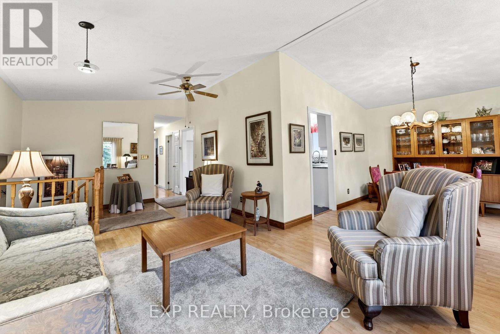 617 Tuftsville Road, Stirling-Rawdon (Rawdon Ward), ON - Indoor Photo Showing Living Room