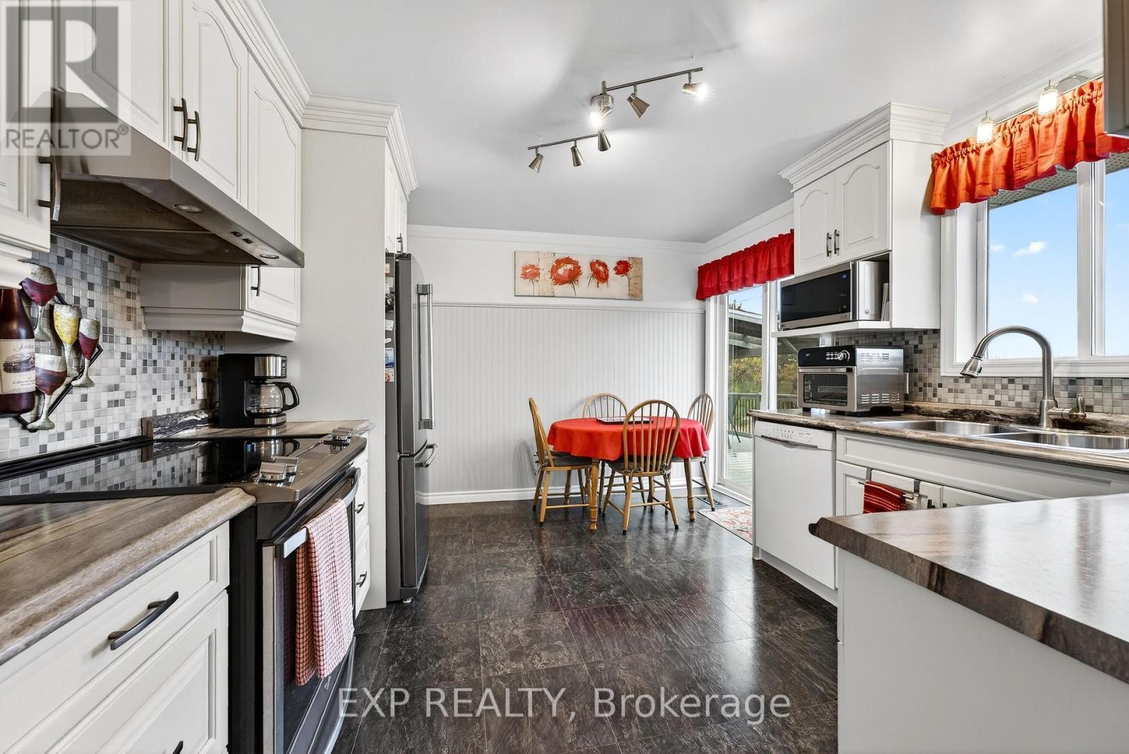 617 Tuftsville Road, Stirling-Rawdon (Rawdon Ward), ON - Indoor Photo Showing Kitchen With Double Sink