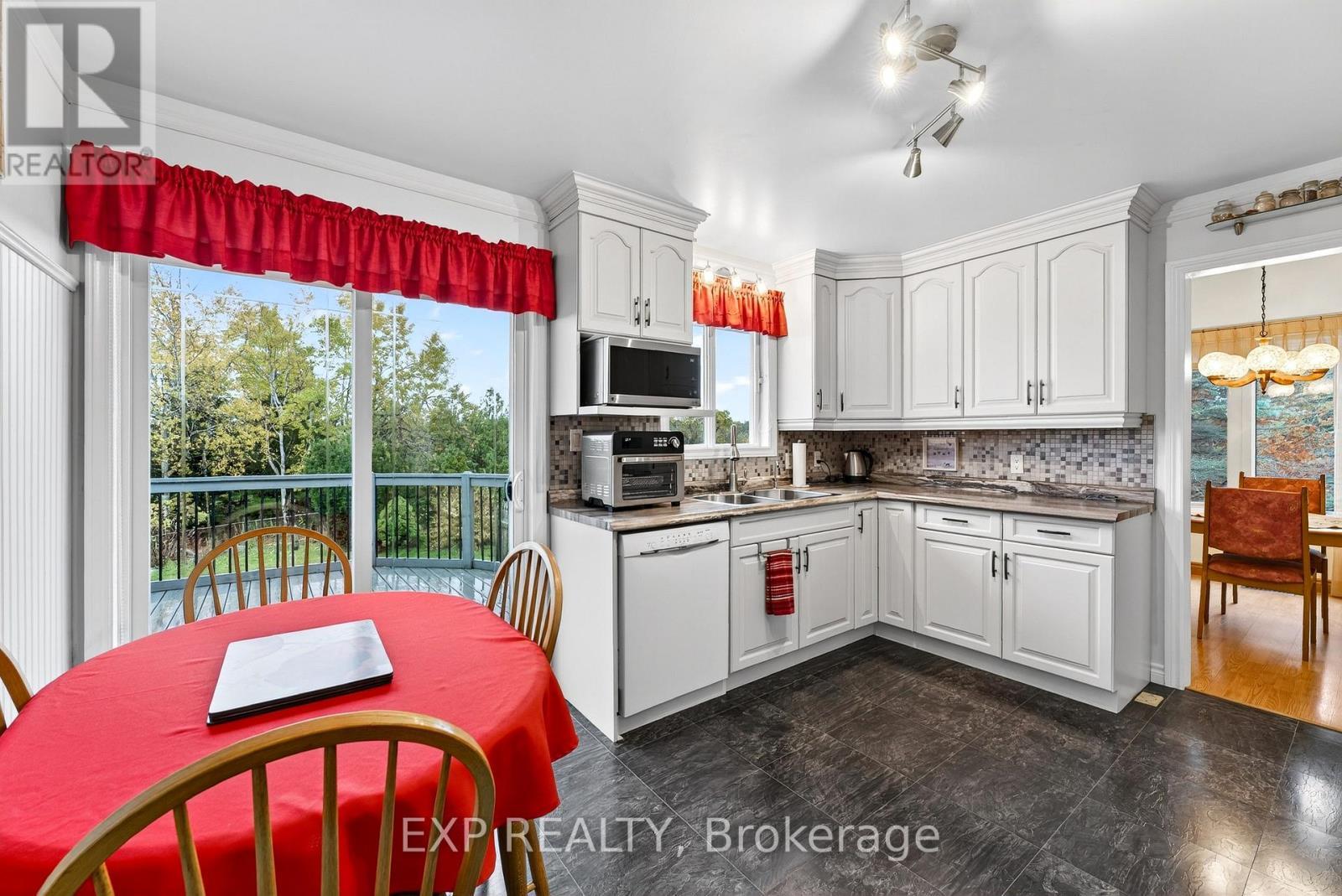 617 Tuftsville Road, Stirling-Rawdon (Rawdon Ward), ON - Indoor Photo Showing Kitchen With Double Sink