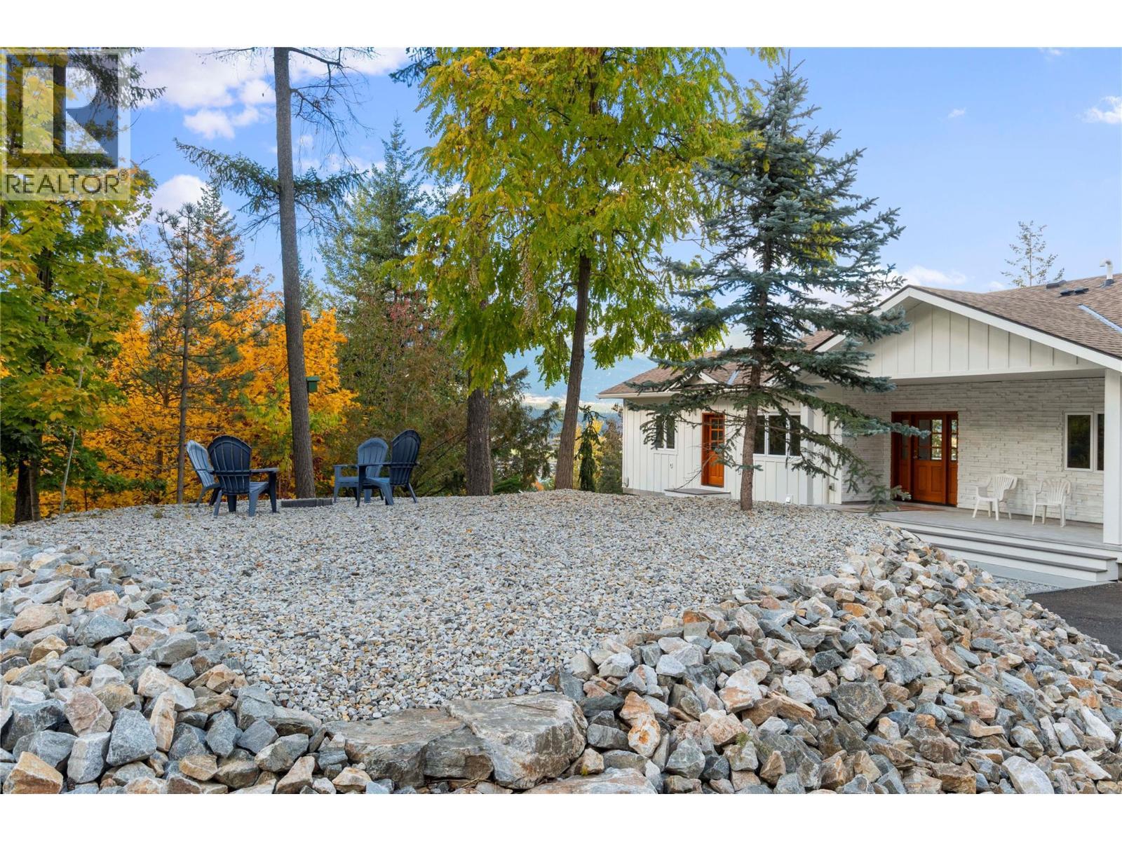 633 9 Street Se, Salmon Arm, BC - Outdoor With Deck Patio Veranda