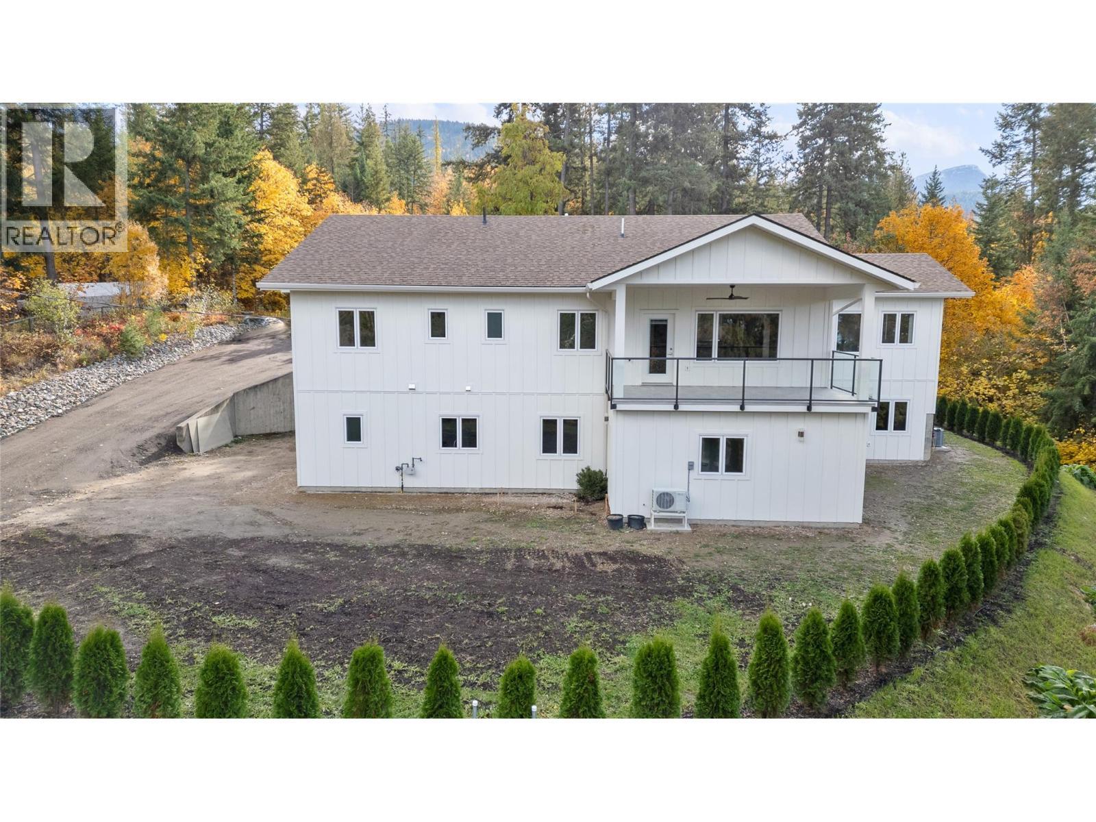 633 9 Street Se, Salmon Arm, BC - Outdoor With Deck Patio Veranda