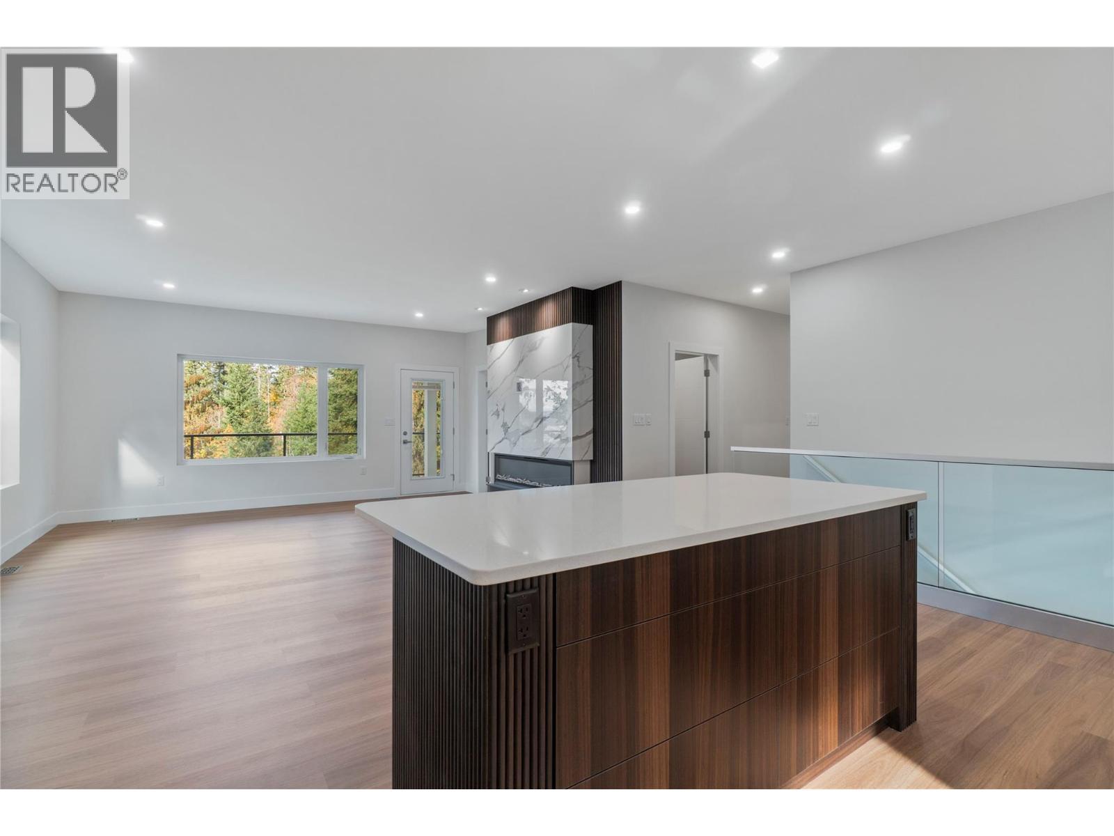 633 9 Street Se, Salmon Arm, BC - Indoor