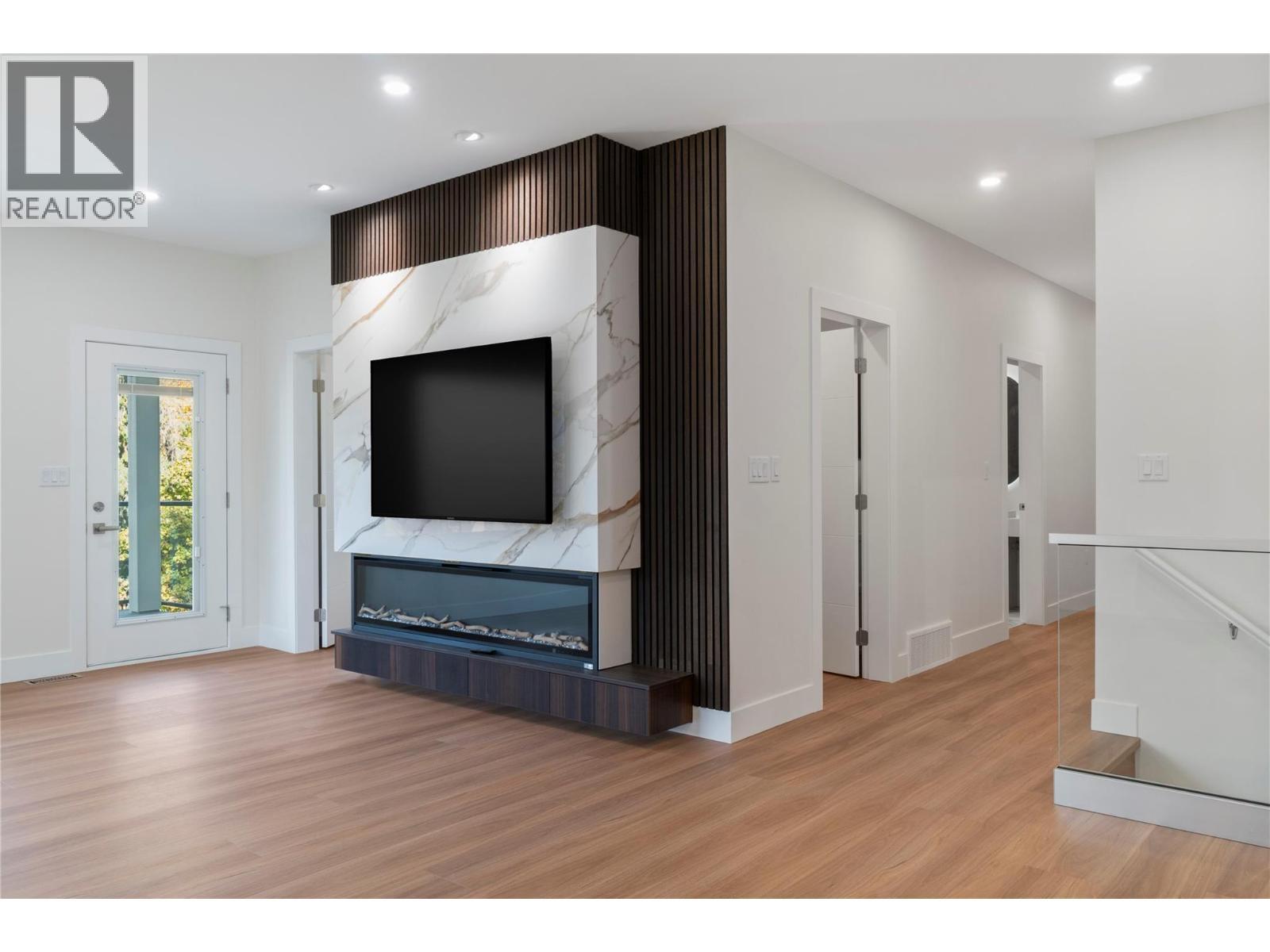 Door out to covered deck - 633 9 Street Se, Salmon Arm, BC - Indoor With Fireplace