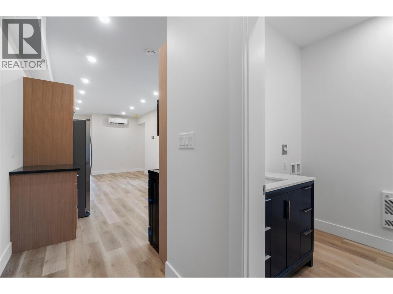 Coming in the suite - 633 9 Street Se, Salmon Arm, BC - Indoor Photo Showing Other Room