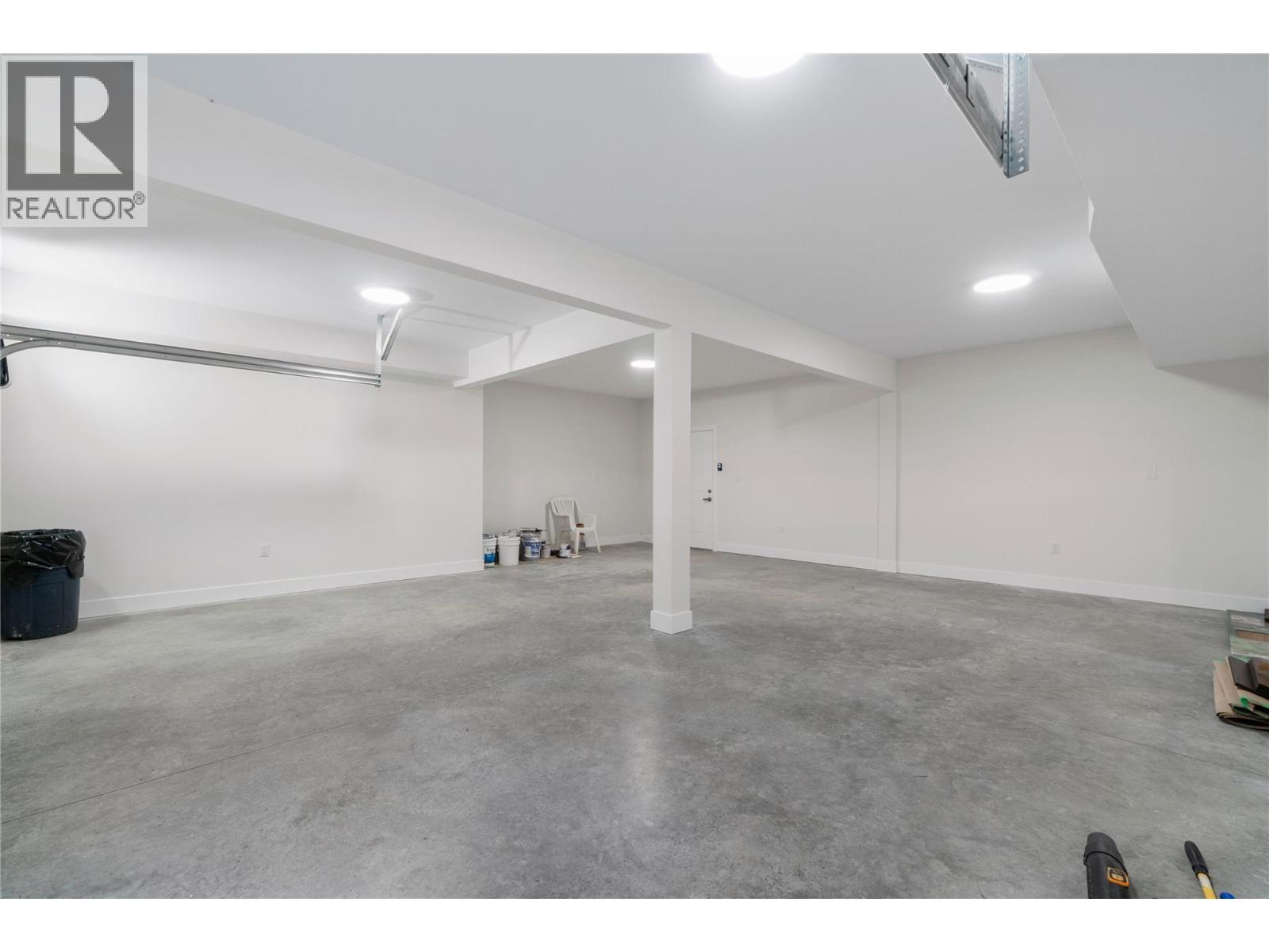 633 9 Street Se, Salmon Arm, BC - Indoor