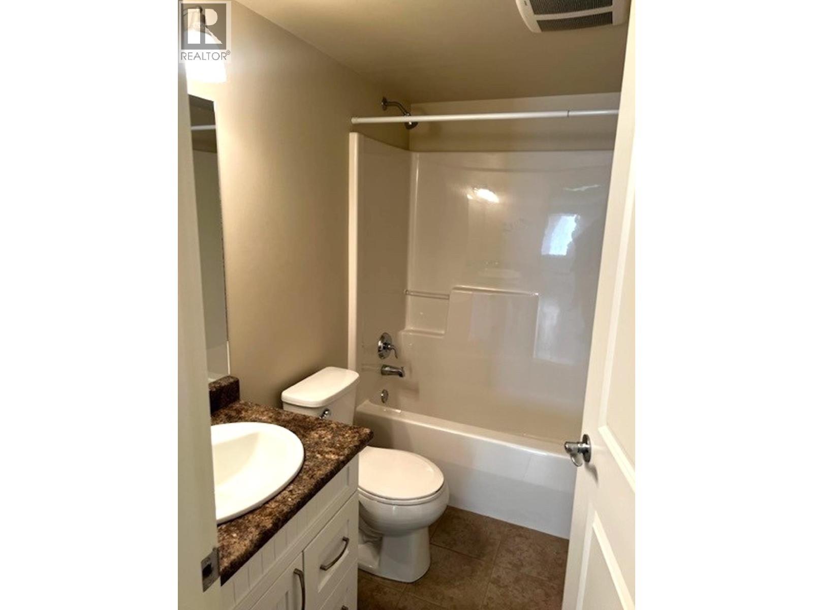 107 11004 102 Avenue, Fort St. John, BC - Indoor Photo Showing Bathroom