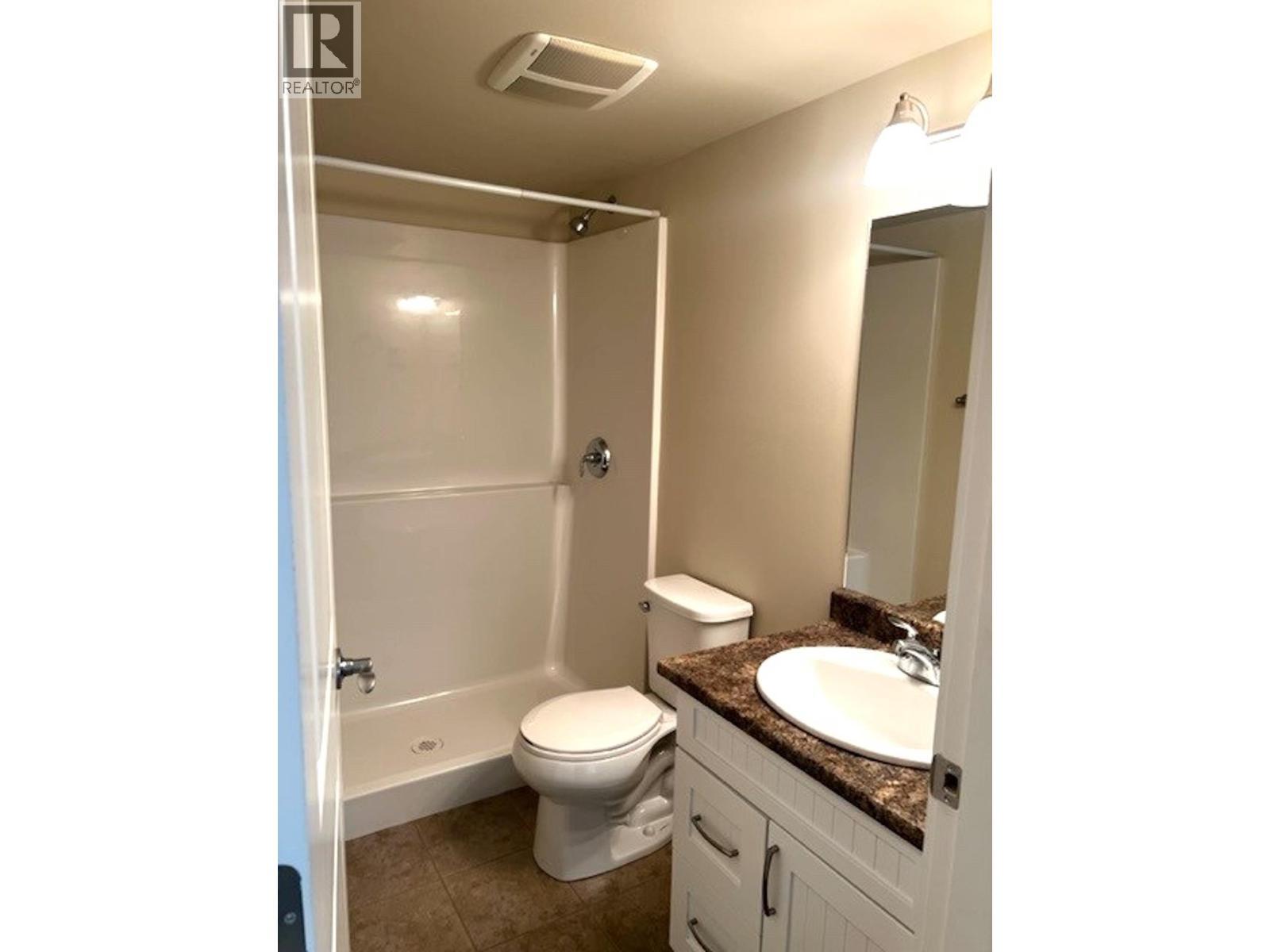 107 11004 102 Avenue, Fort St. John, BC - Indoor Photo Showing Bathroom