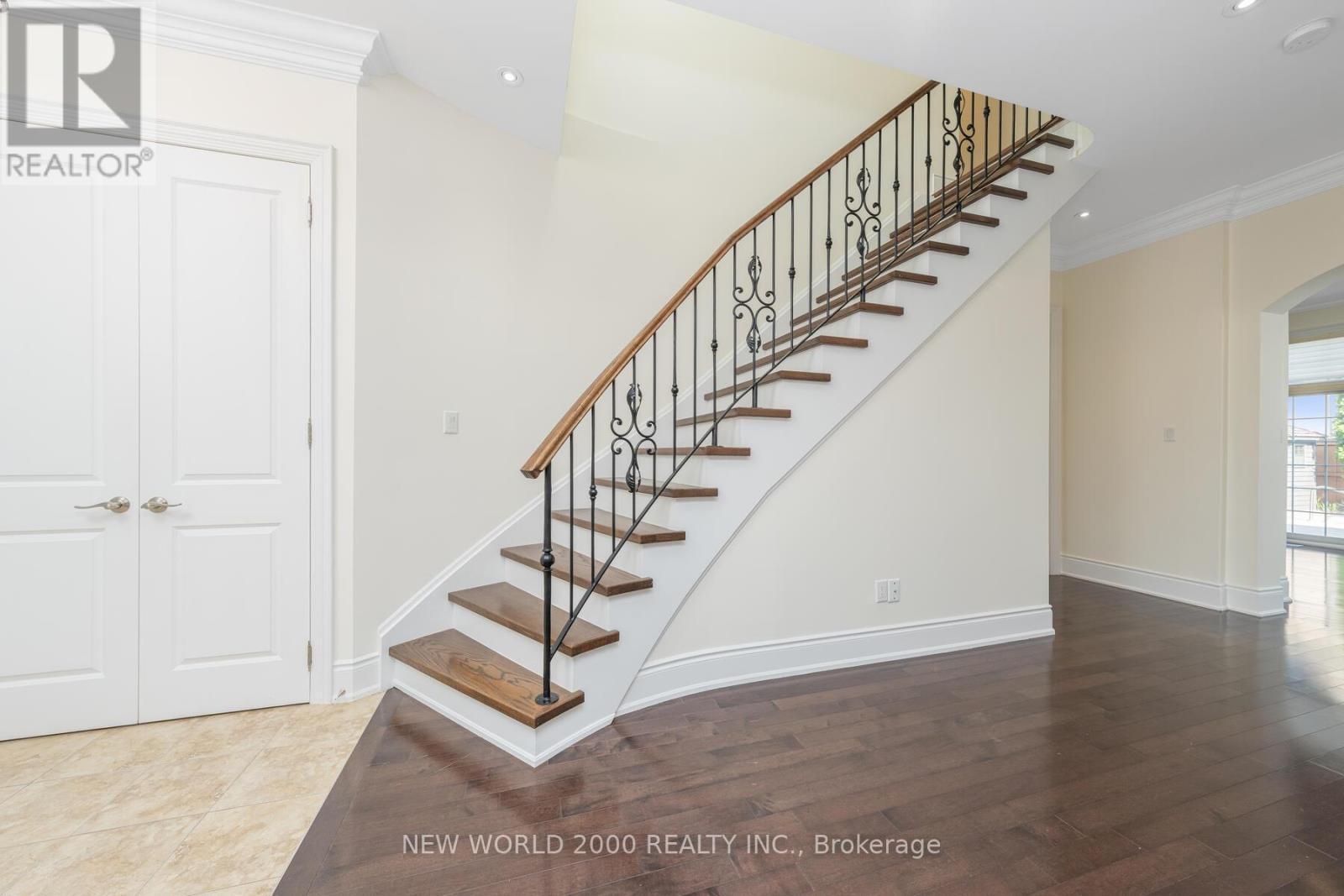 10 Orleans Circle, Vaughan, ON - Indoor Photo Showing Other Room