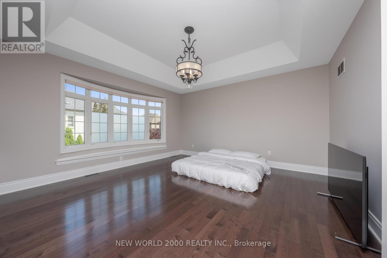 10 Orleans Circle, Vaughan, ON - Indoor Photo Showing Bedroom