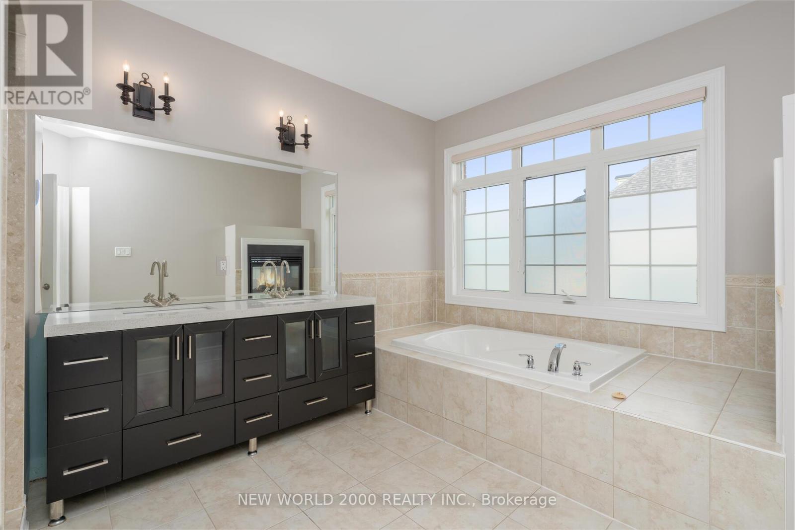 10 Orleans Circle, Vaughan, ON - Indoor Photo Showing Bathroom