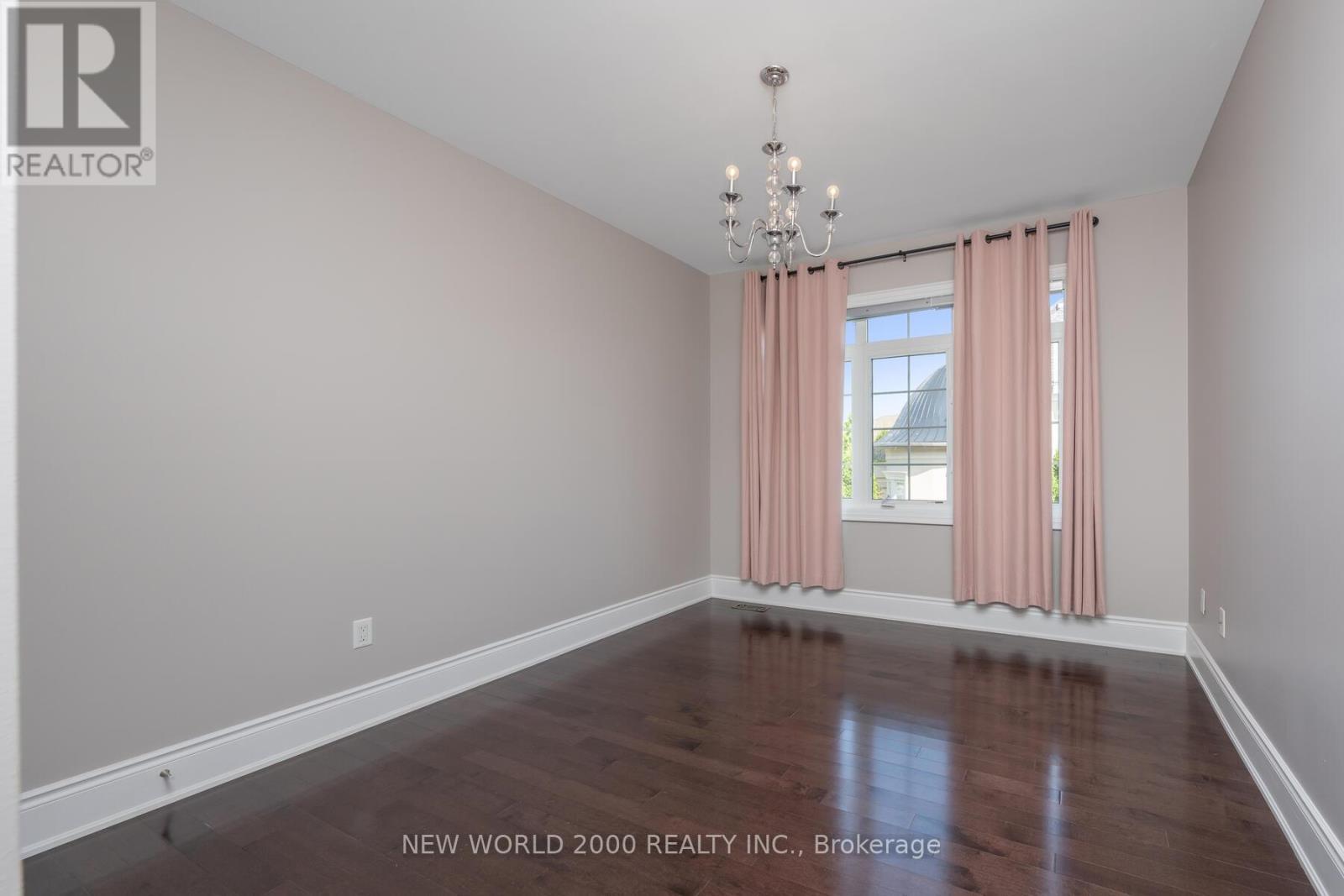 10 Orleans Circle, Vaughan, ON - Indoor Photo Showing Other Room