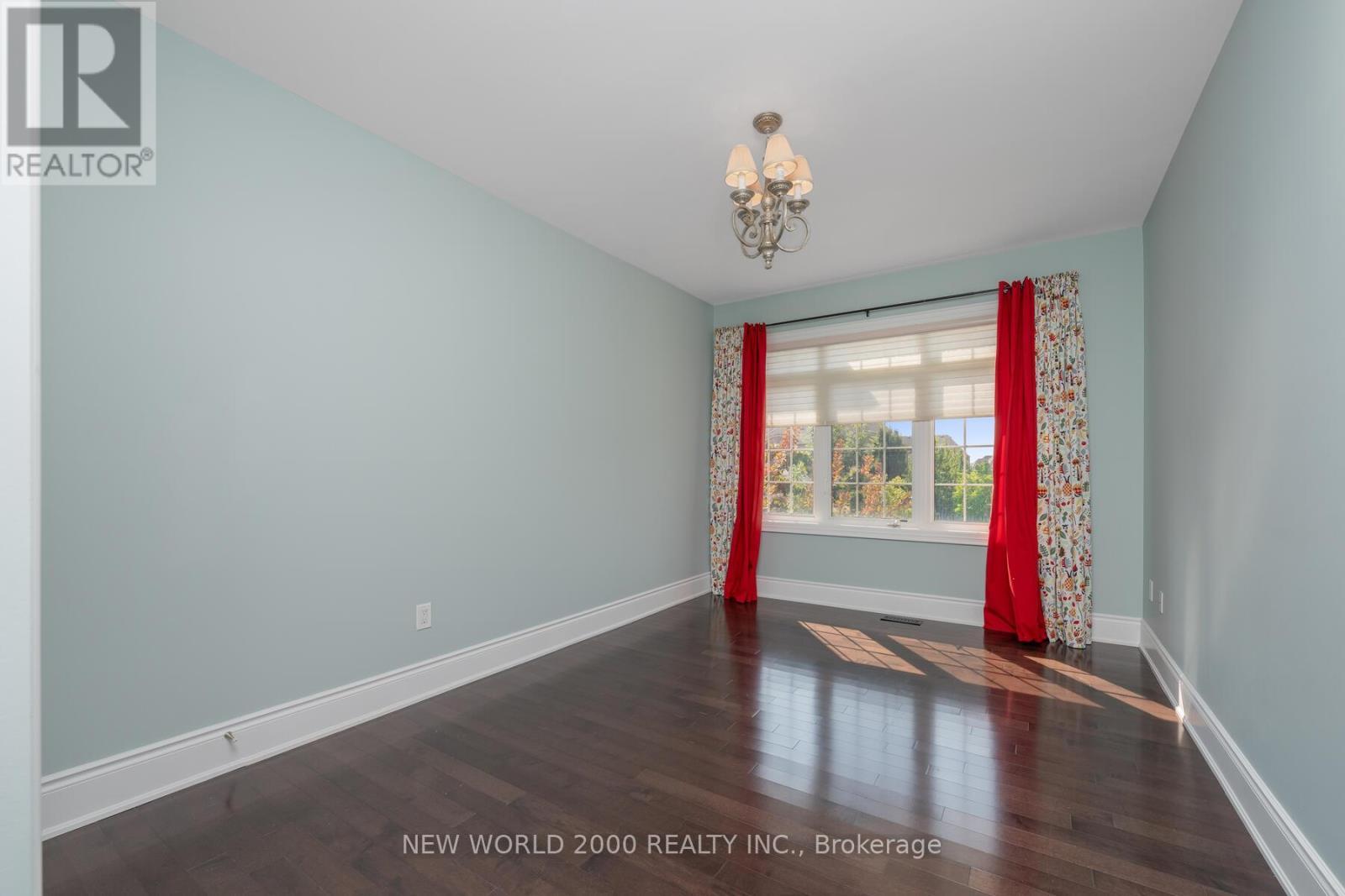 10 Orleans Circle, Vaughan, ON - Indoor Photo Showing Other Room