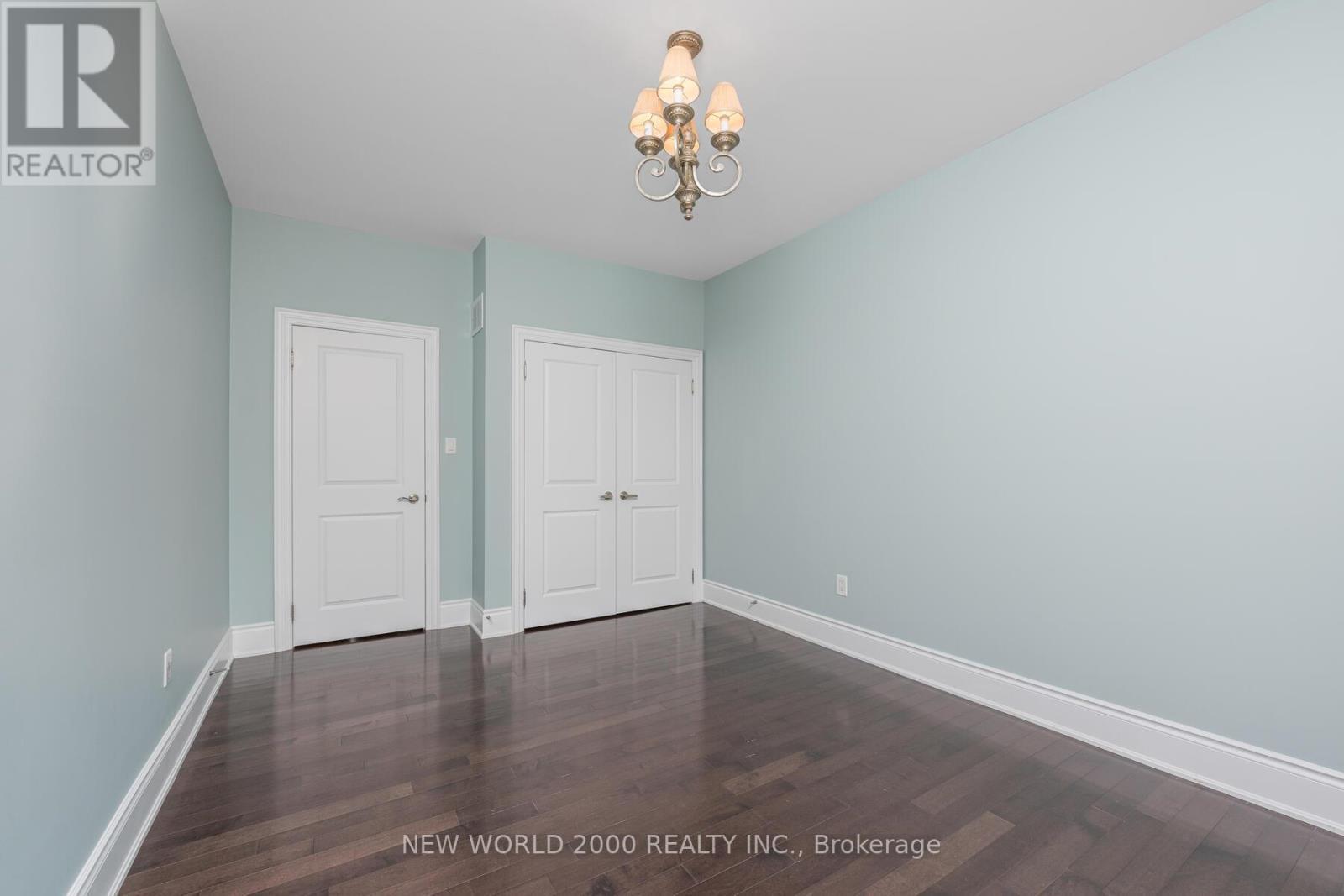 10 Orleans Circle, Vaughan, ON - Indoor Photo Showing Other Room