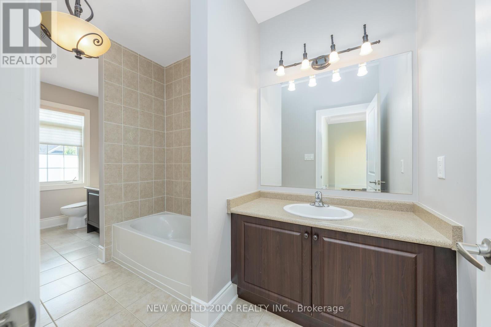 10 Orleans Circle, Vaughan, ON - Indoor Photo Showing Bathroom