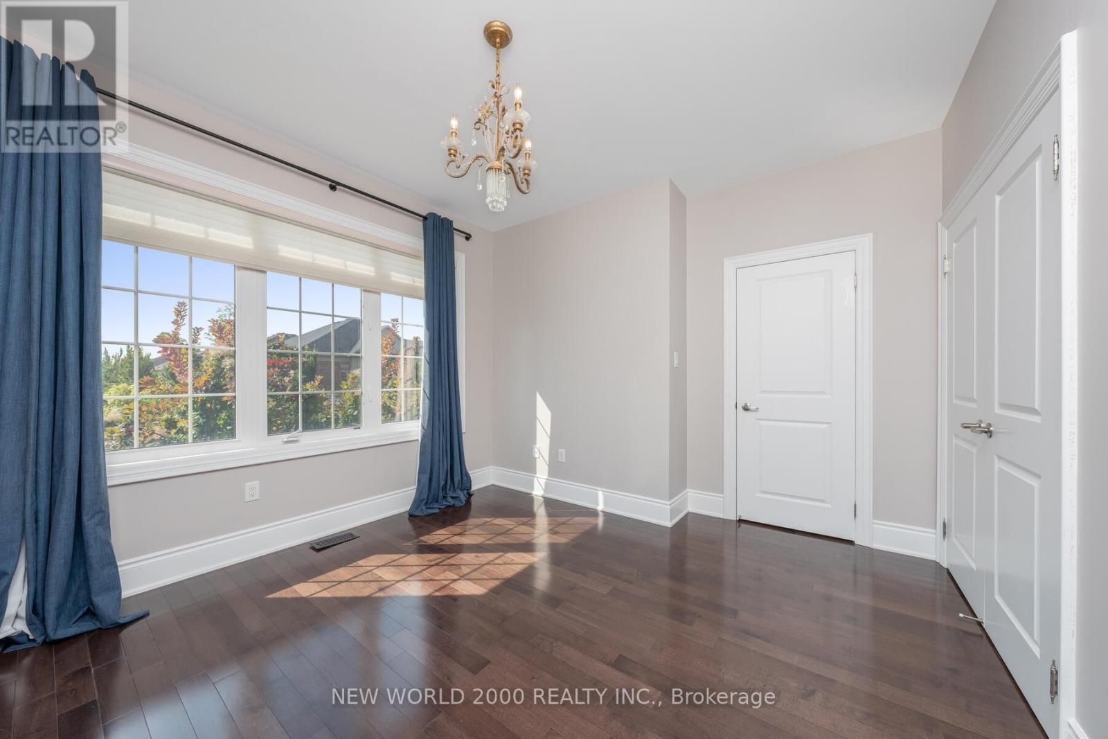 10 Orleans Circle, Vaughan, ON - Indoor Photo Showing Other Room