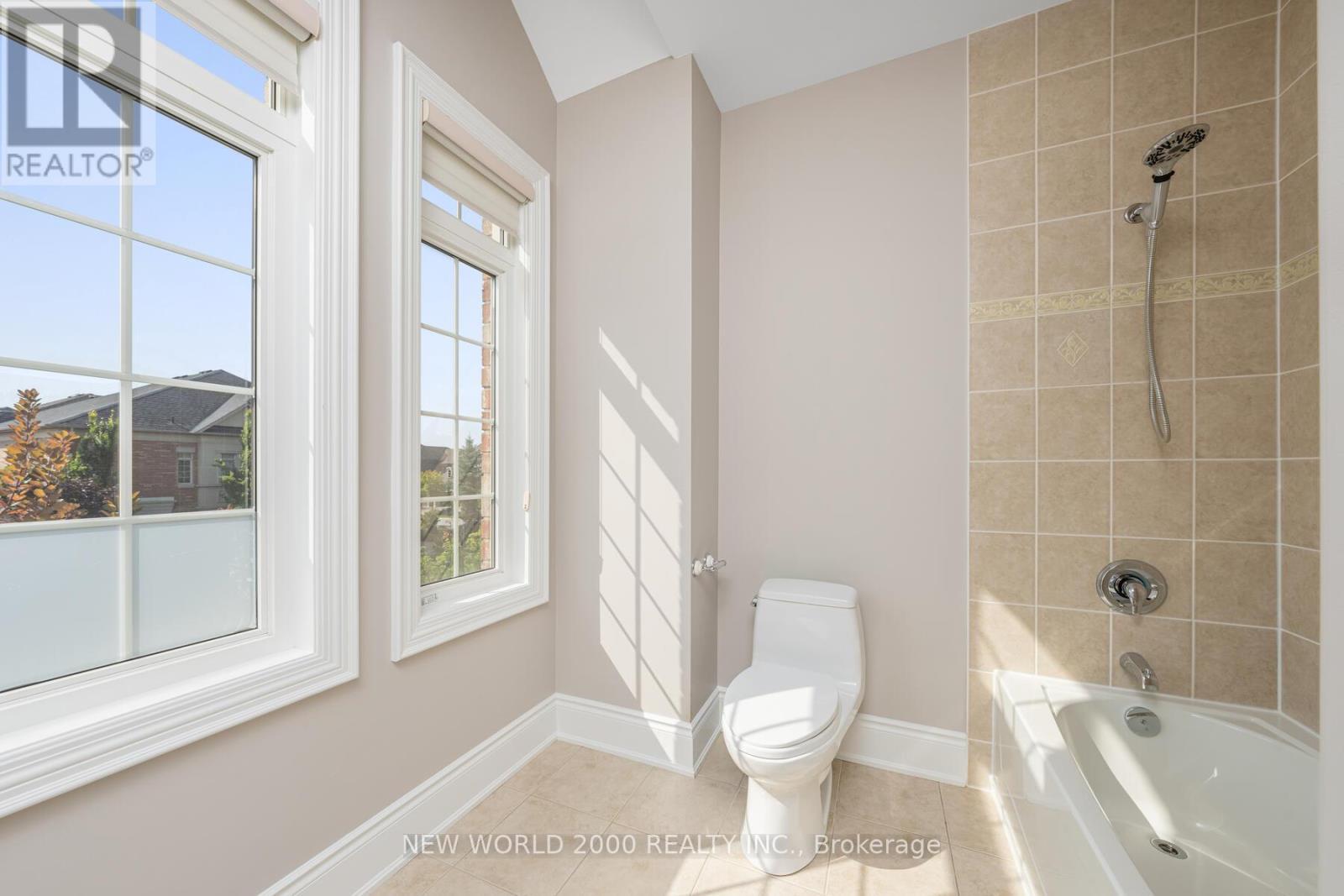 10 Orleans Circle, Vaughan, ON - Indoor Photo Showing Bathroom