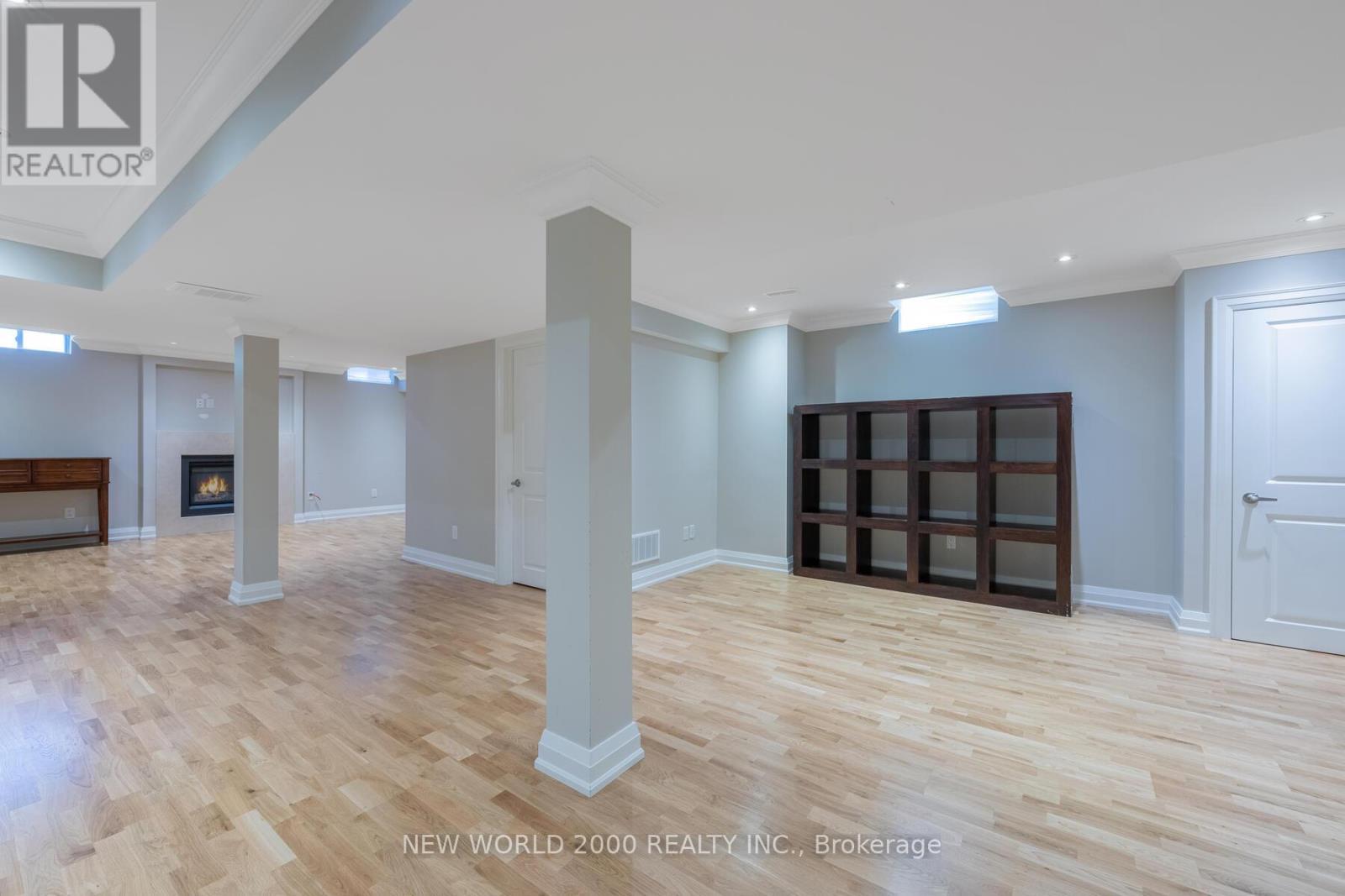 10 Orleans Circle, Vaughan, ON - Indoor With Fireplace