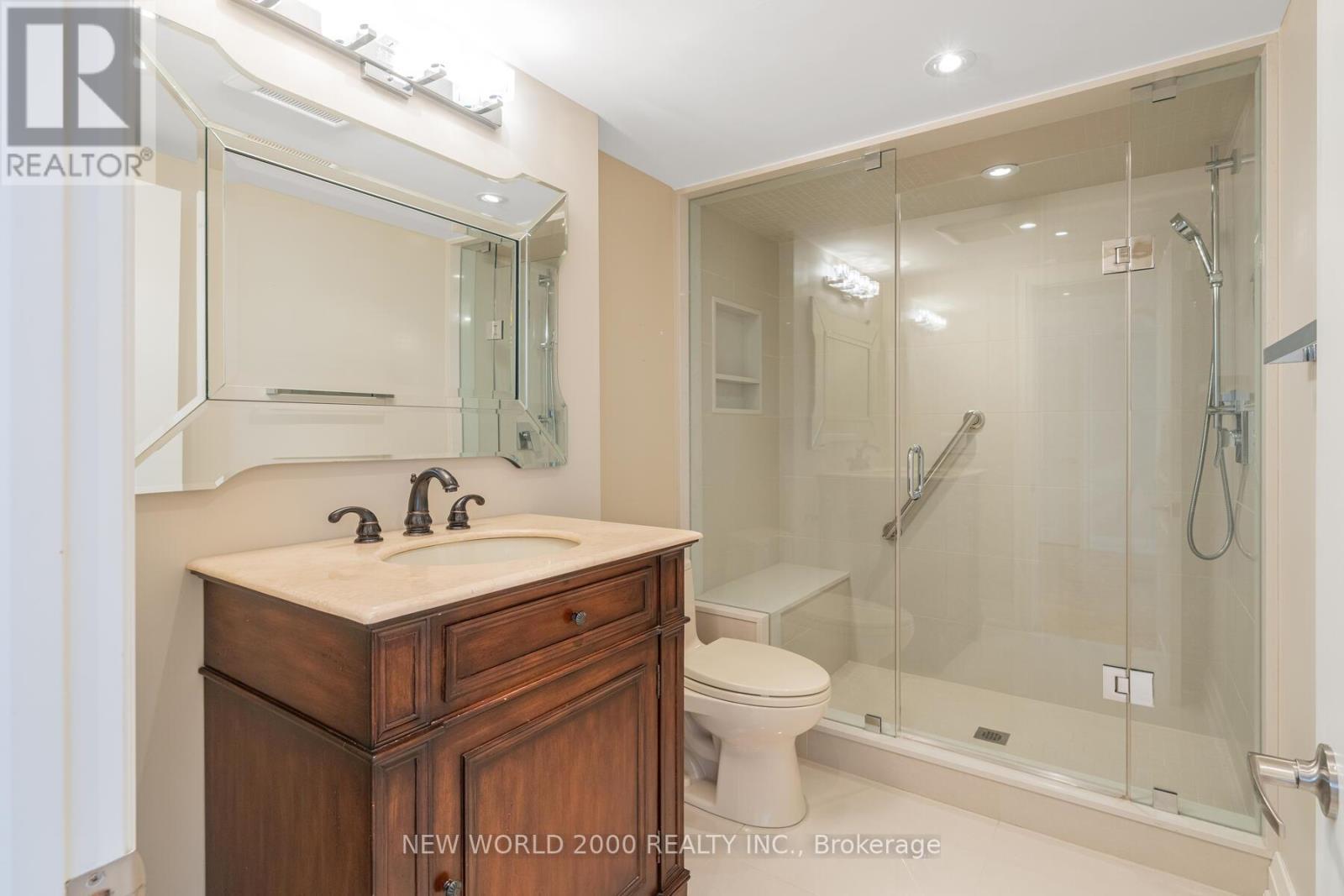 10 Orleans Circle, Vaughan, ON - Indoor Photo Showing Bathroom