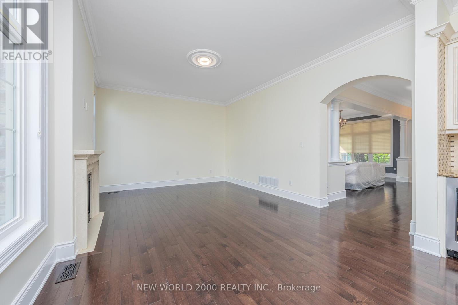 10 Orleans Circle, Vaughan, ON - Indoor Photo Showing Other Room