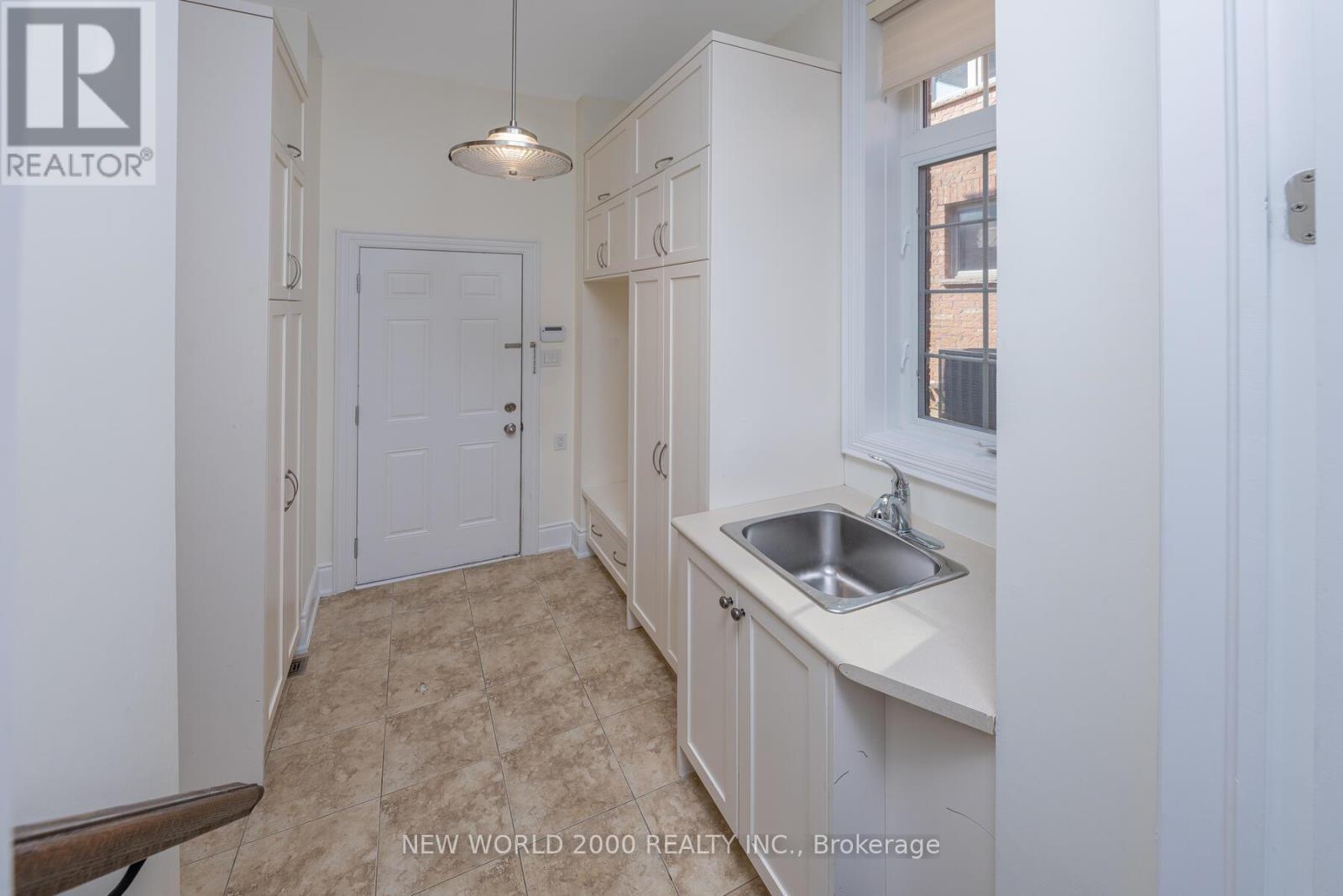 10 Orleans Circle, Vaughan, ON - Indoor