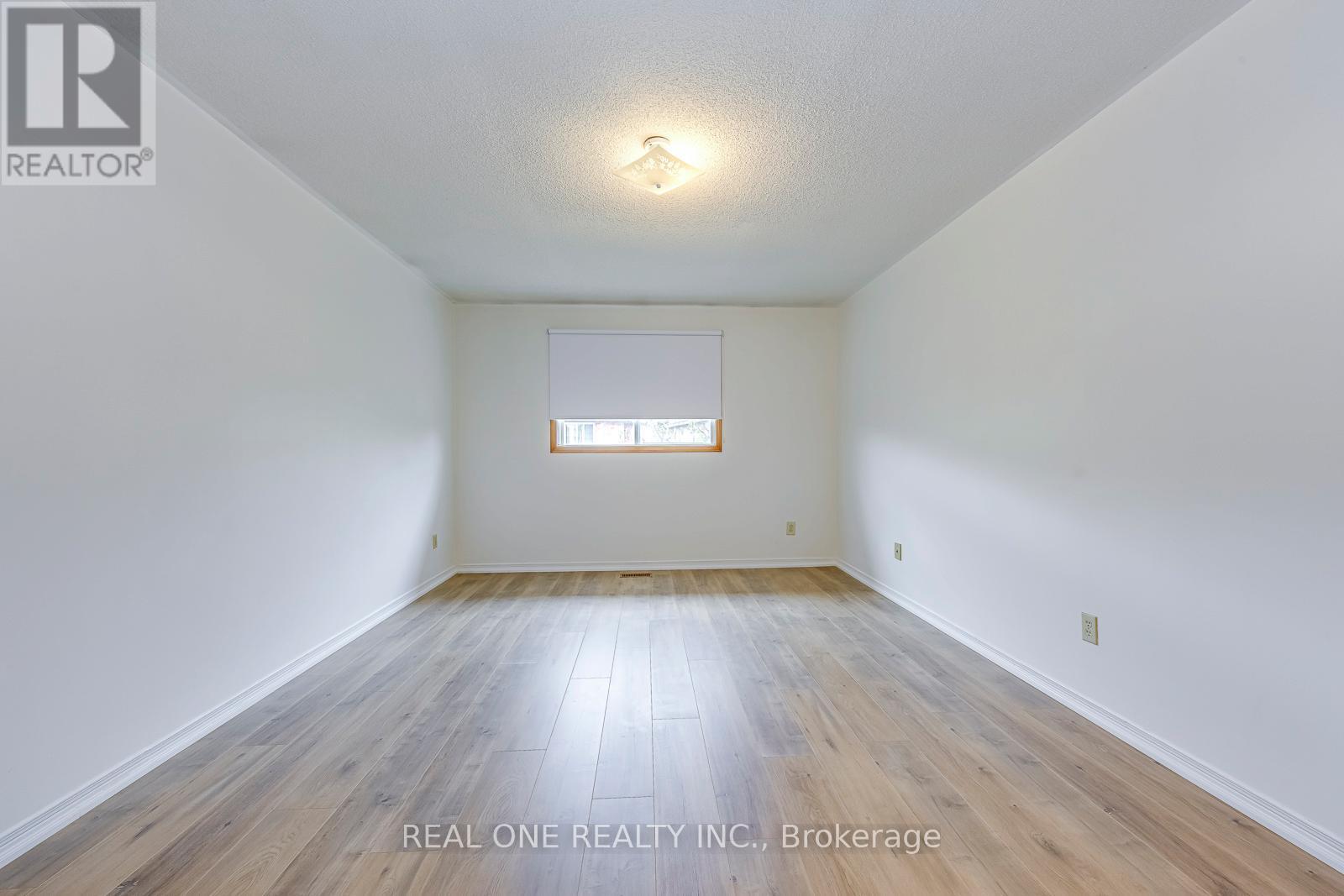 220 Kingsbridge Garden Circle, Mississauga, ON - Indoor Photo Showing Other Room
