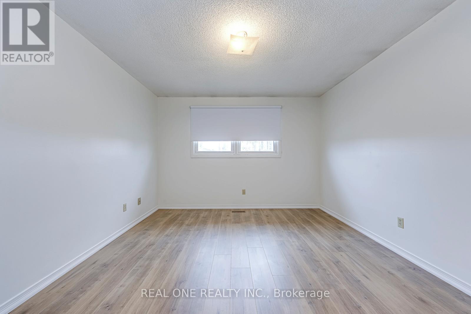 220 Kingsbridge Garden Circle, Mississauga, ON - Indoor Photo Showing Other Room