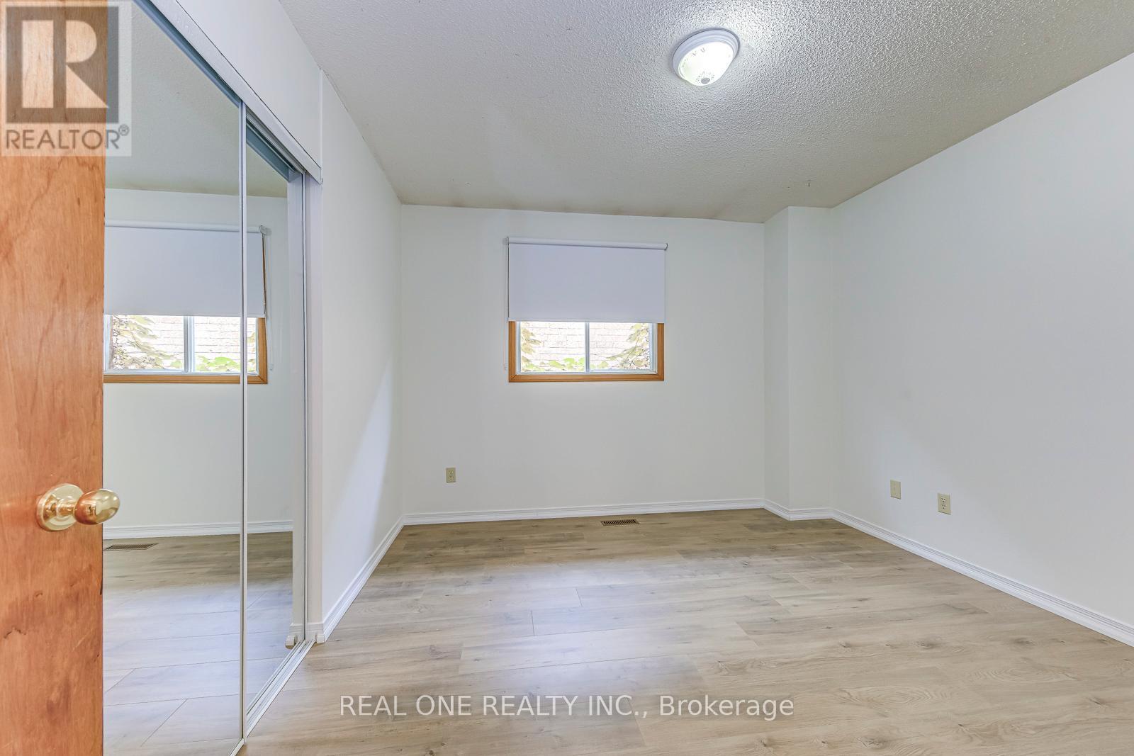 220 Kingsbridge Garden Circle, Mississauga, ON - Indoor Photo Showing Other Room