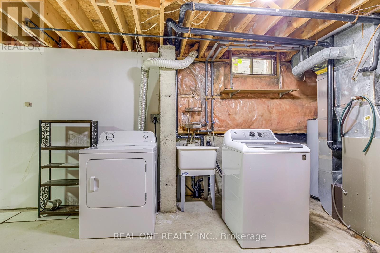220 Kingsbridge Garden Circle, Mississauga, ON - Indoor Photo Showing Laundry Room