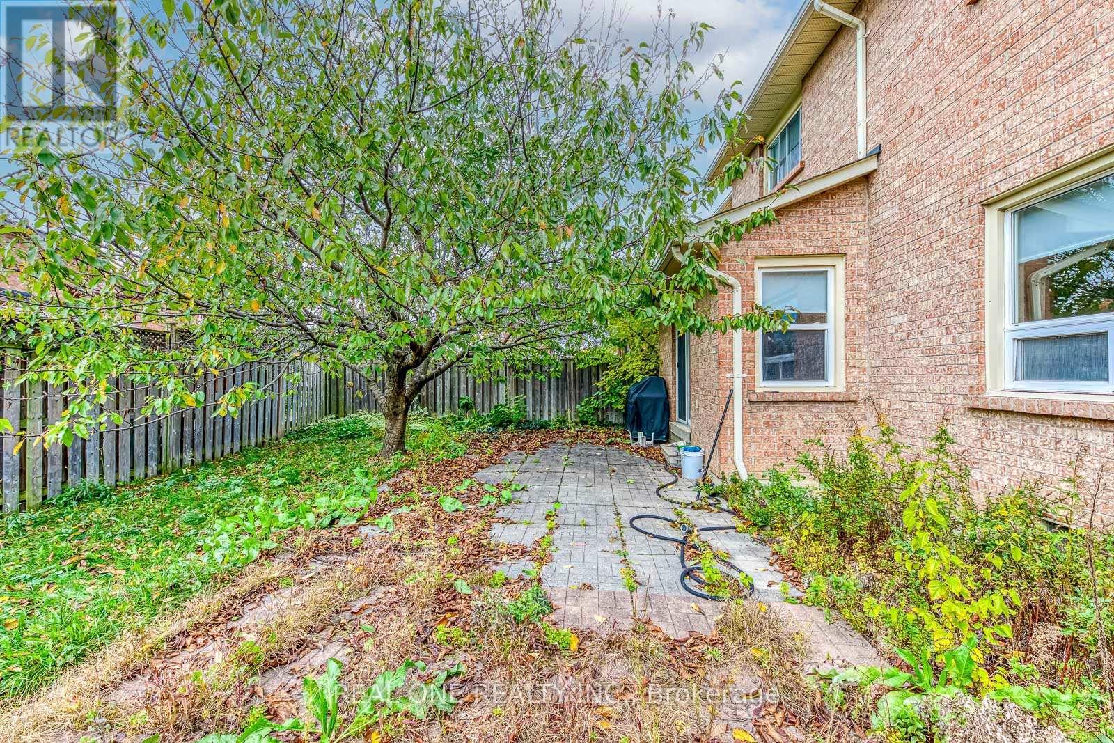 220 Kingsbridge Garden Circle, Mississauga, ON - Outdoor