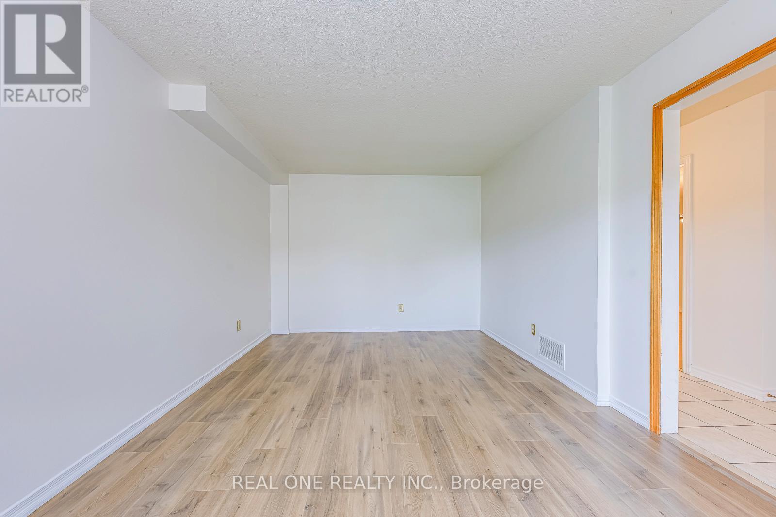 220 Kingsbridge Garden Circle, Mississauga, ON - Indoor Photo Showing Other Room