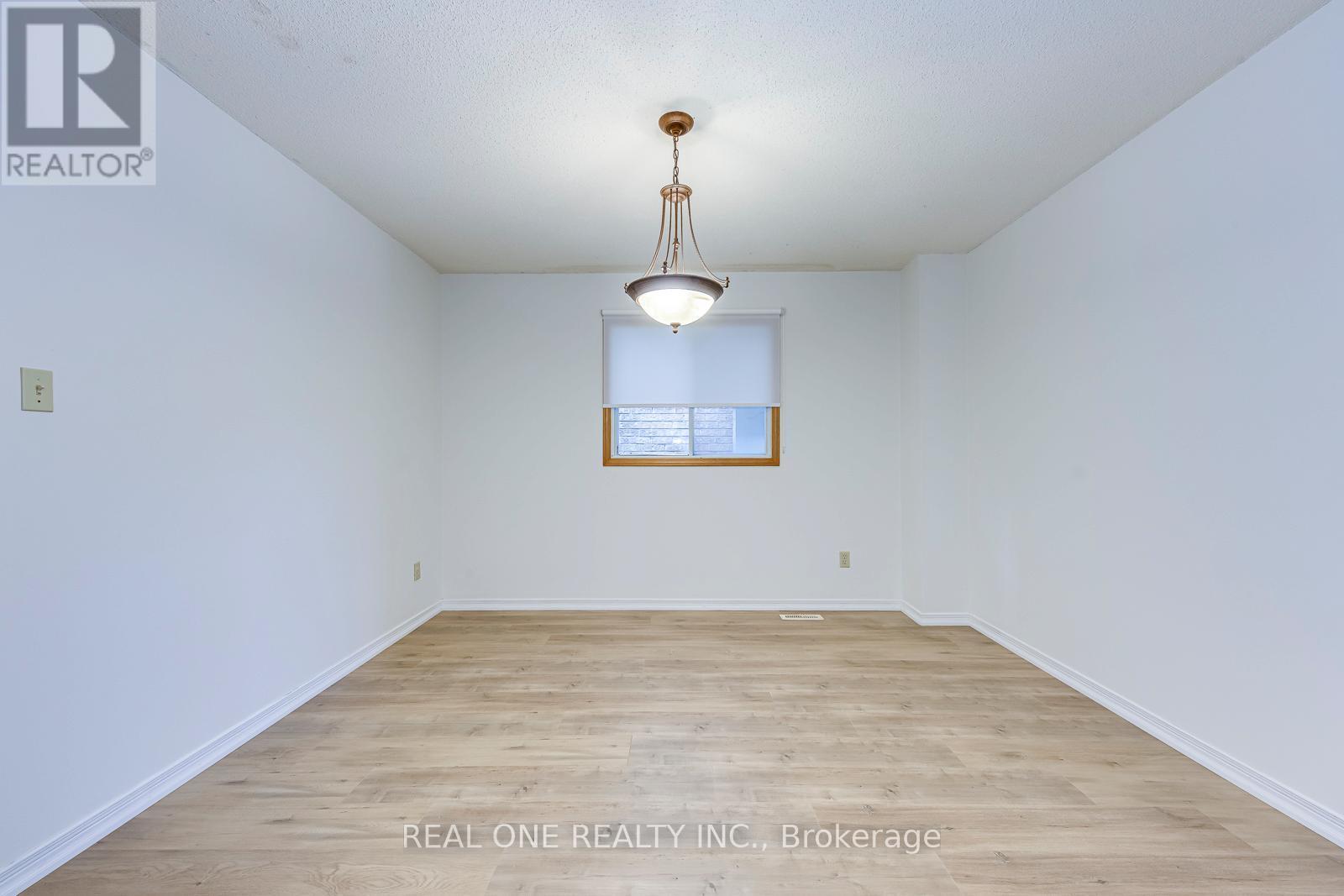 220 Kingsbridge Garden Circle, Mississauga, ON - Indoor Photo Showing Other Room