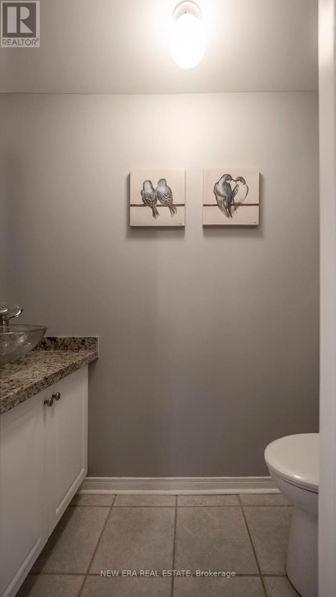 496 Delphine Drive, Burlington, ON - Indoor Photo Showing Bathroom