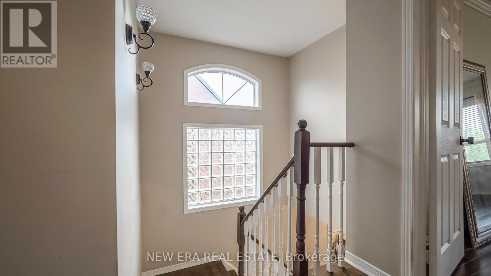 496 Delphine Drive, Burlington, ON - Indoor Photo Showing Other Room